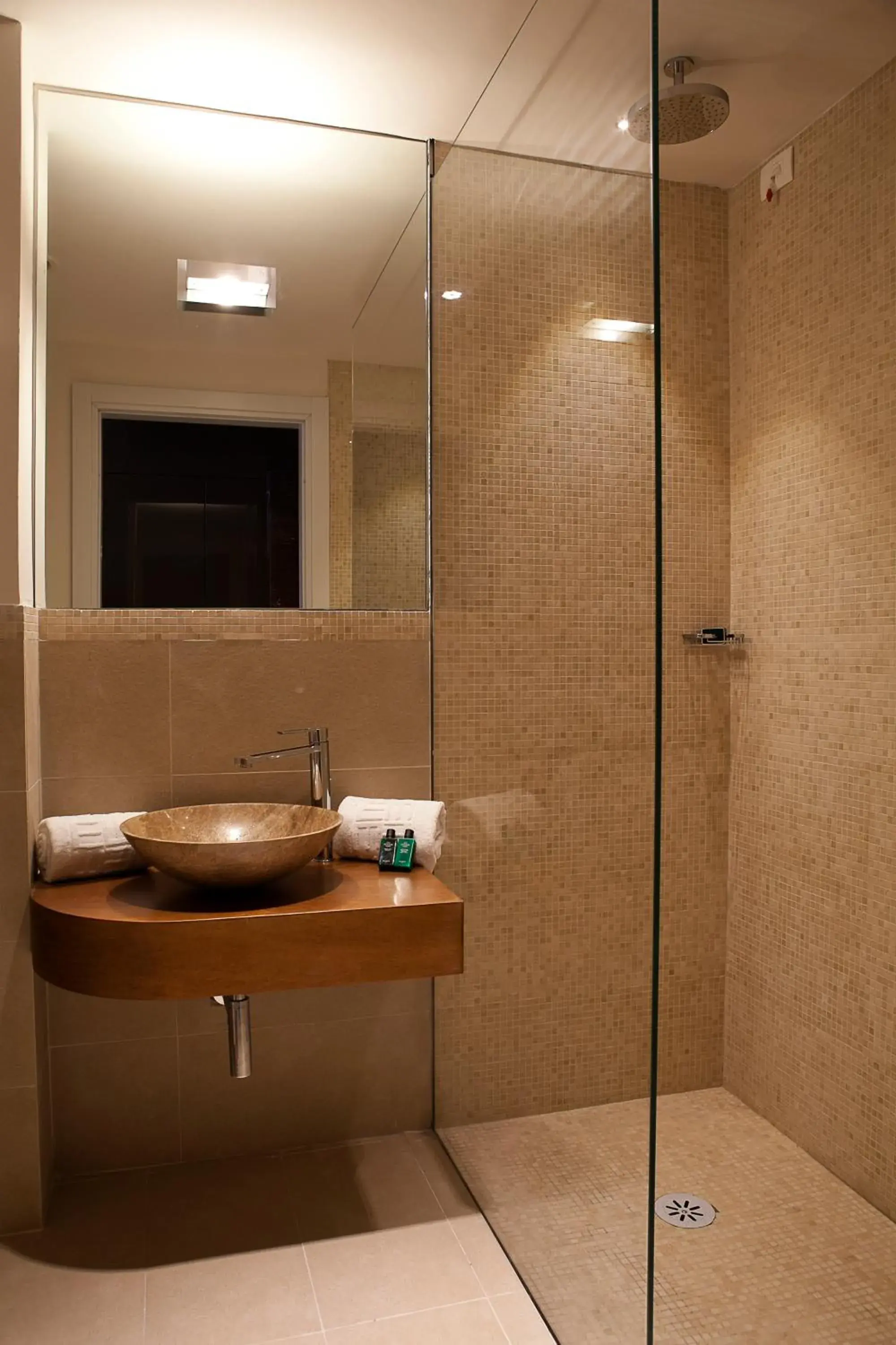 Shower, Bathroom in Main Palace Hotel