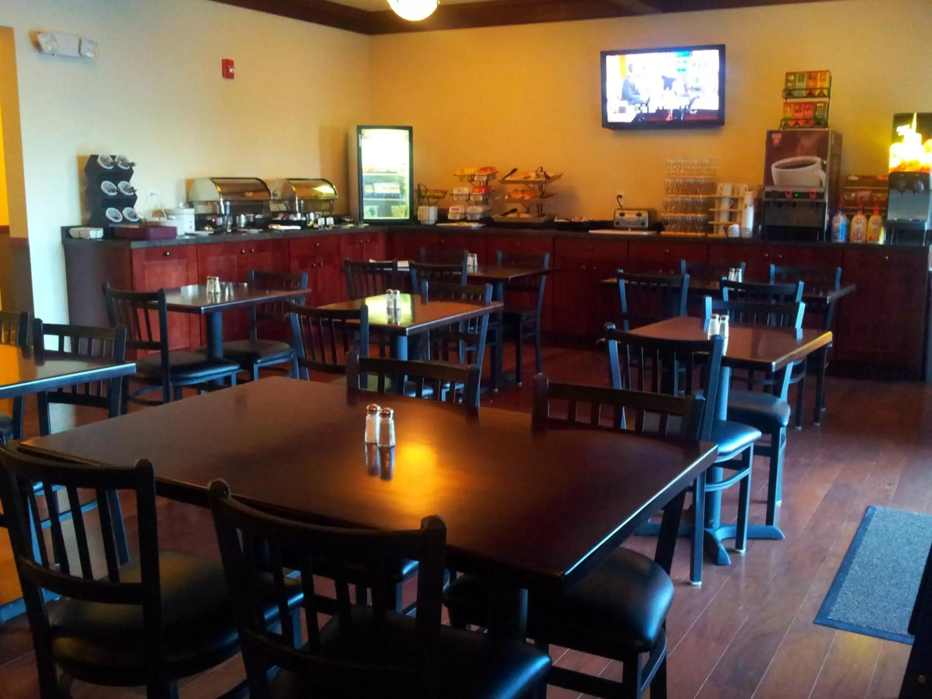 Breakfast, Restaurant/Places to Eat in Extended Stay Americas Suites - Minot