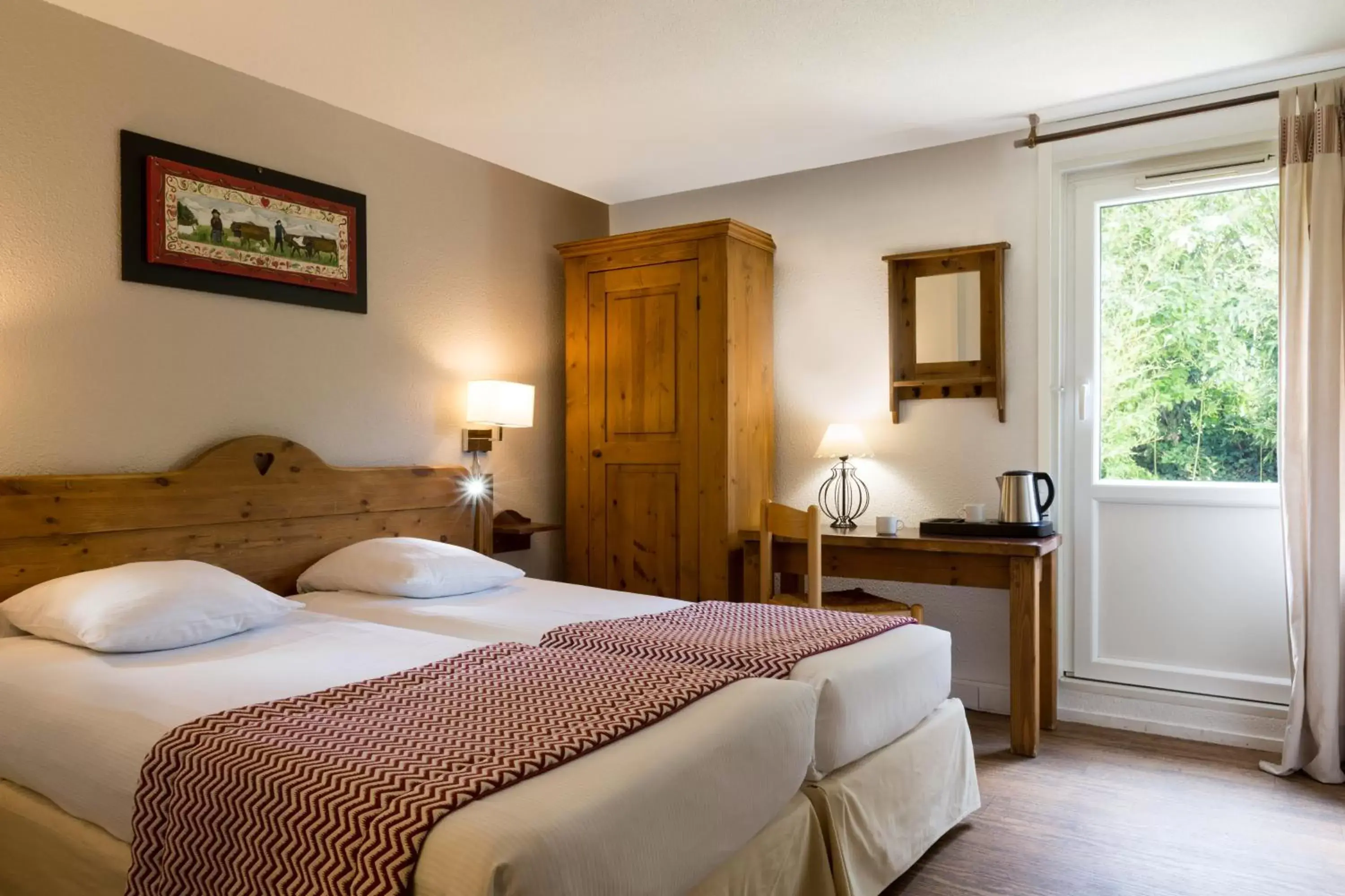 Photo of the whole room, Bed in The Originals Annemasse Sud - Porte de Genève