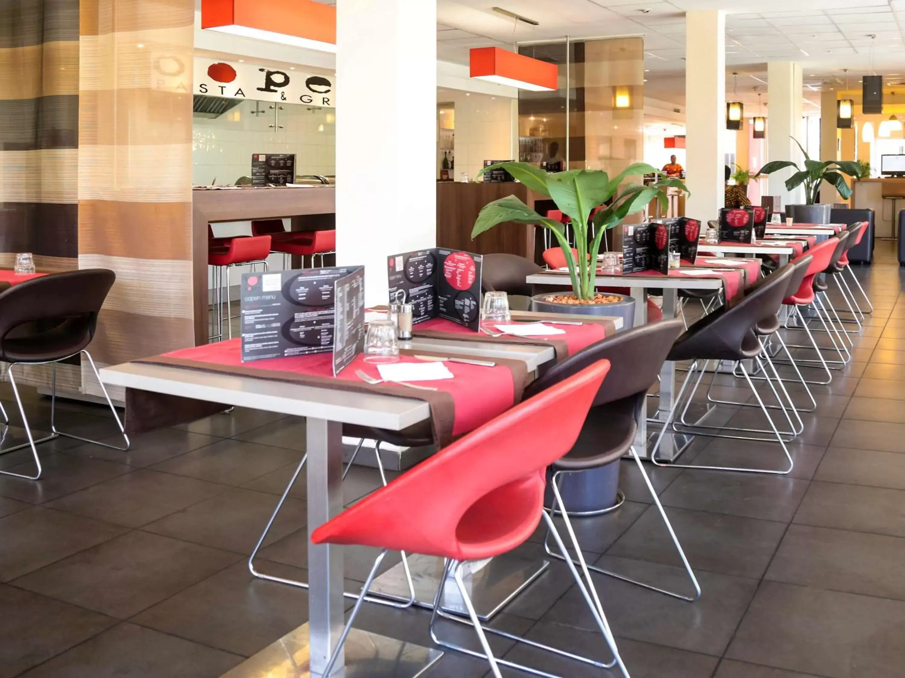 Restaurant/places to eat in Ibis Abidjan Marcory