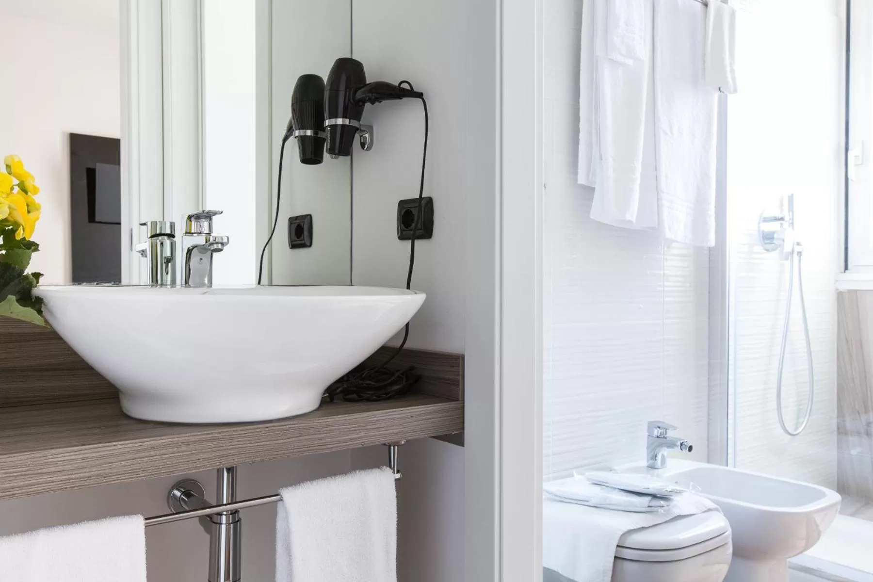 Bathroom in Aparthotel Isola