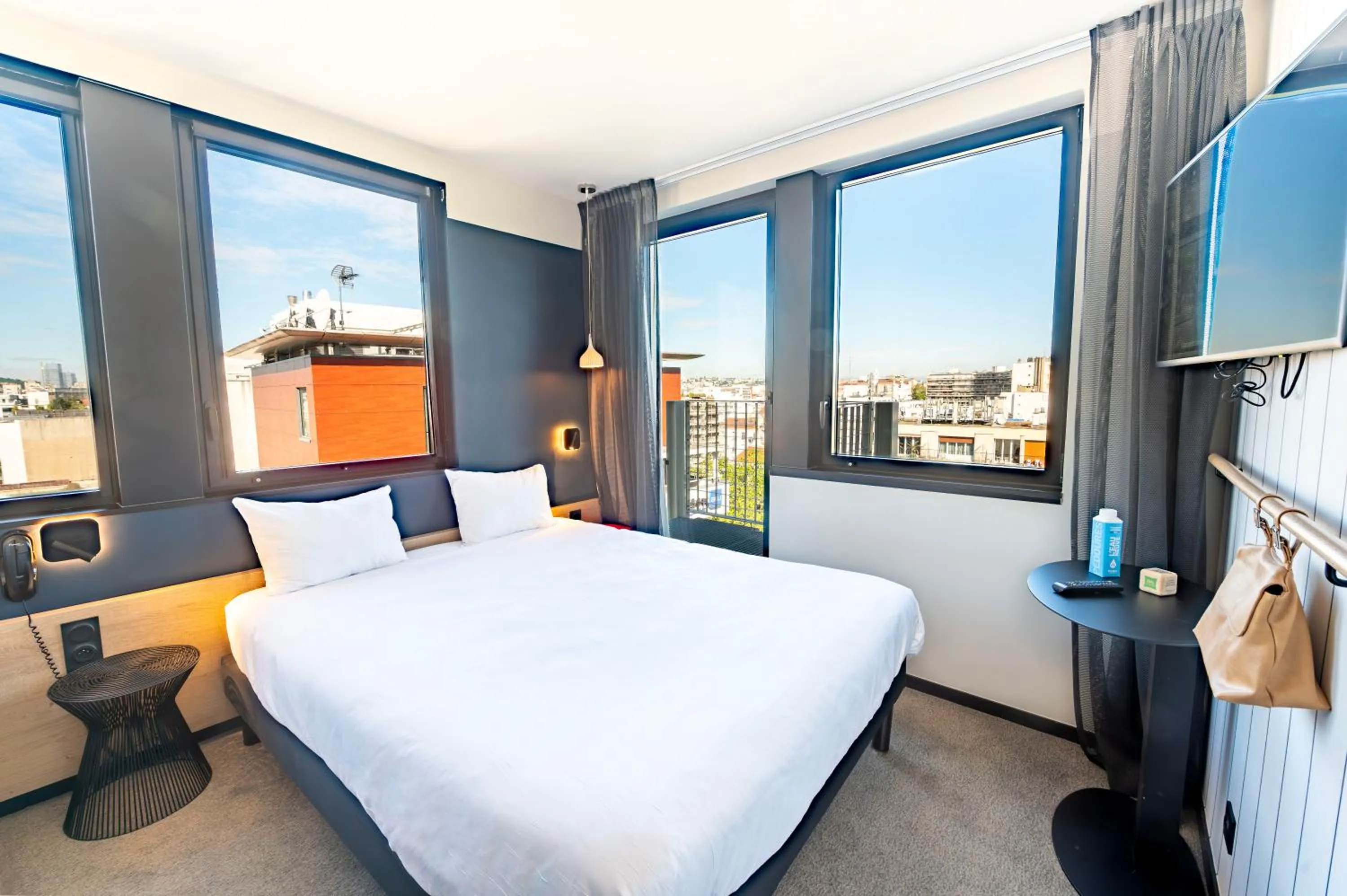 Bed in ibis Styles Paris 16 Boulogne