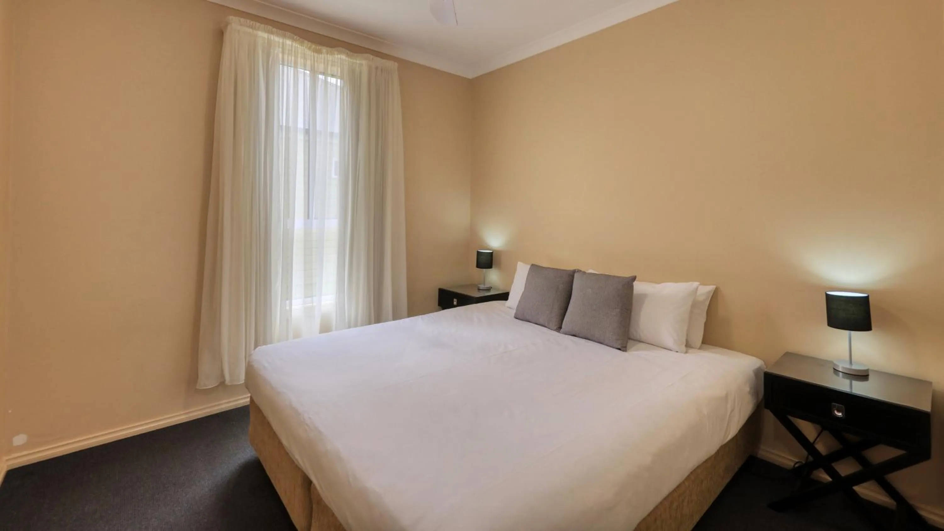 Bed in Bridges on Meninya Motel & Apartments