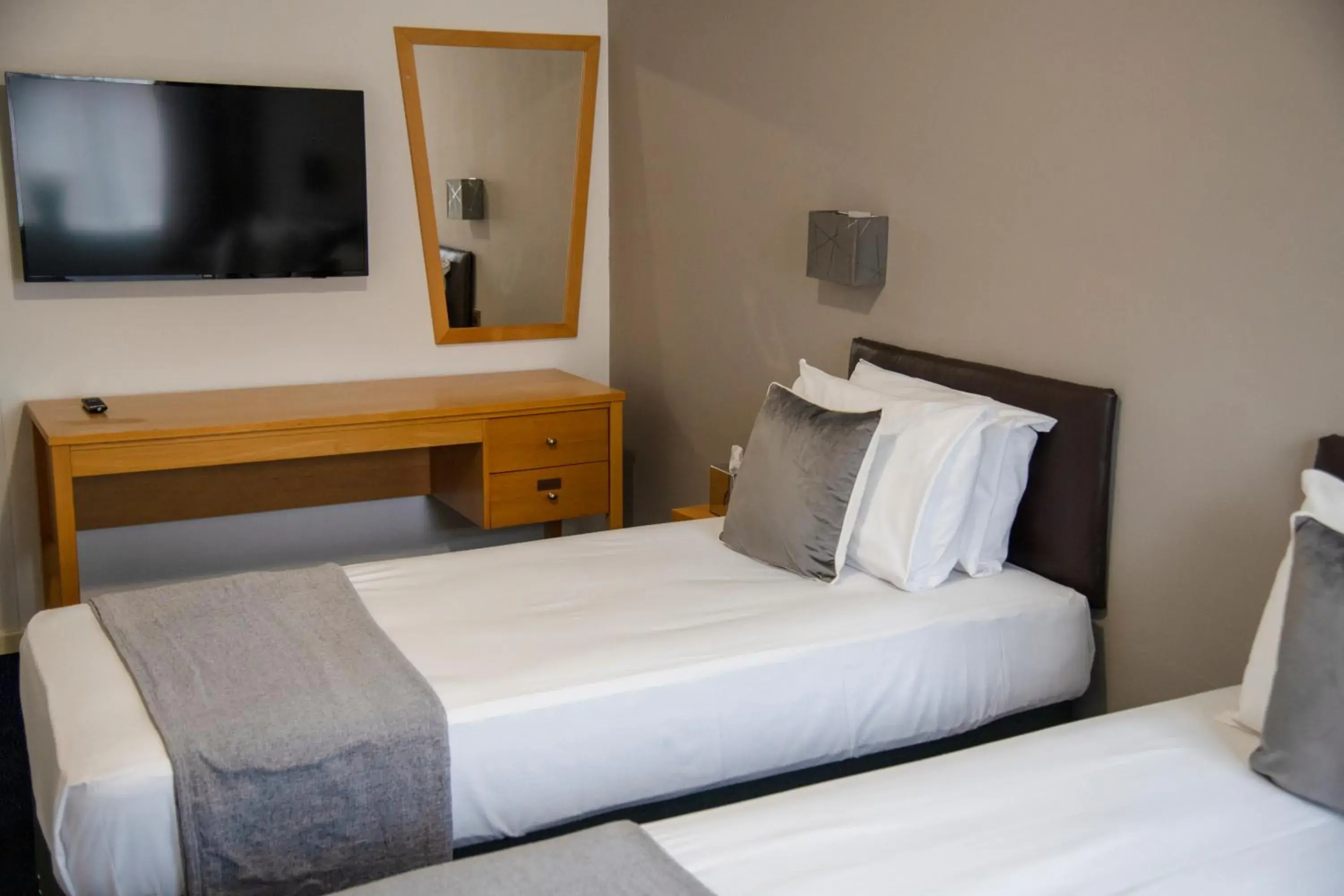 Bed in Hamlet Hotels Maidstone
