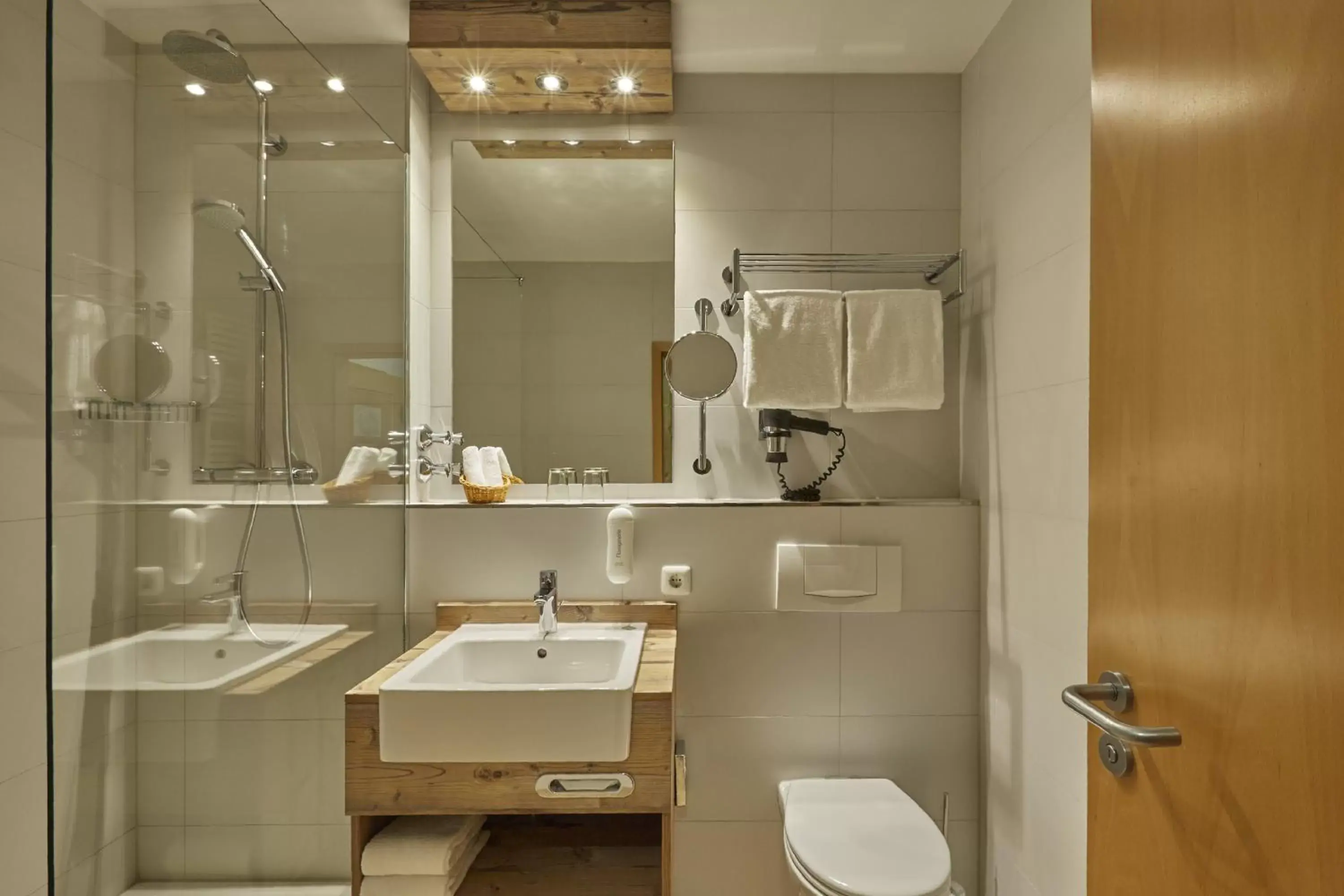 Toilet, Bathroom in Hyperion Hotel Garmisch – Partenkirchen
