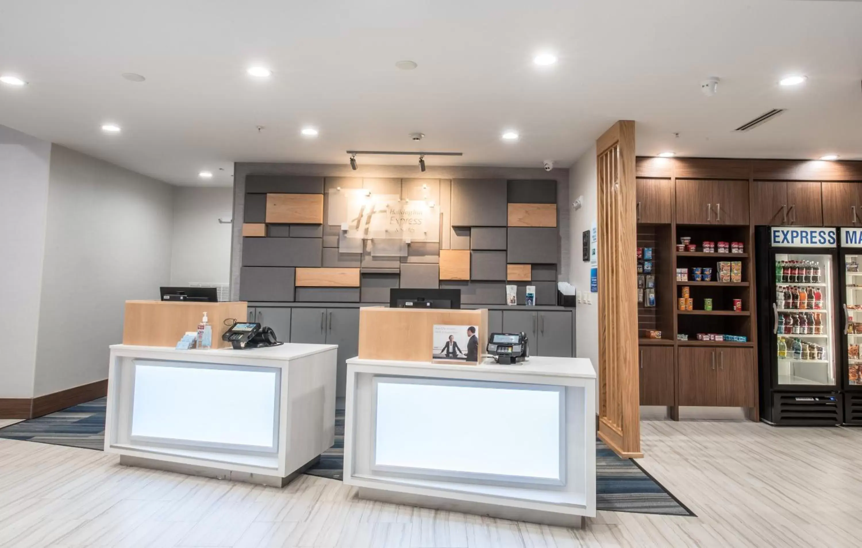 Property building, Lobby/Reception in Holiday Inn Express & Suites - Houston Westchase - Westheimer, an IHG Hotel