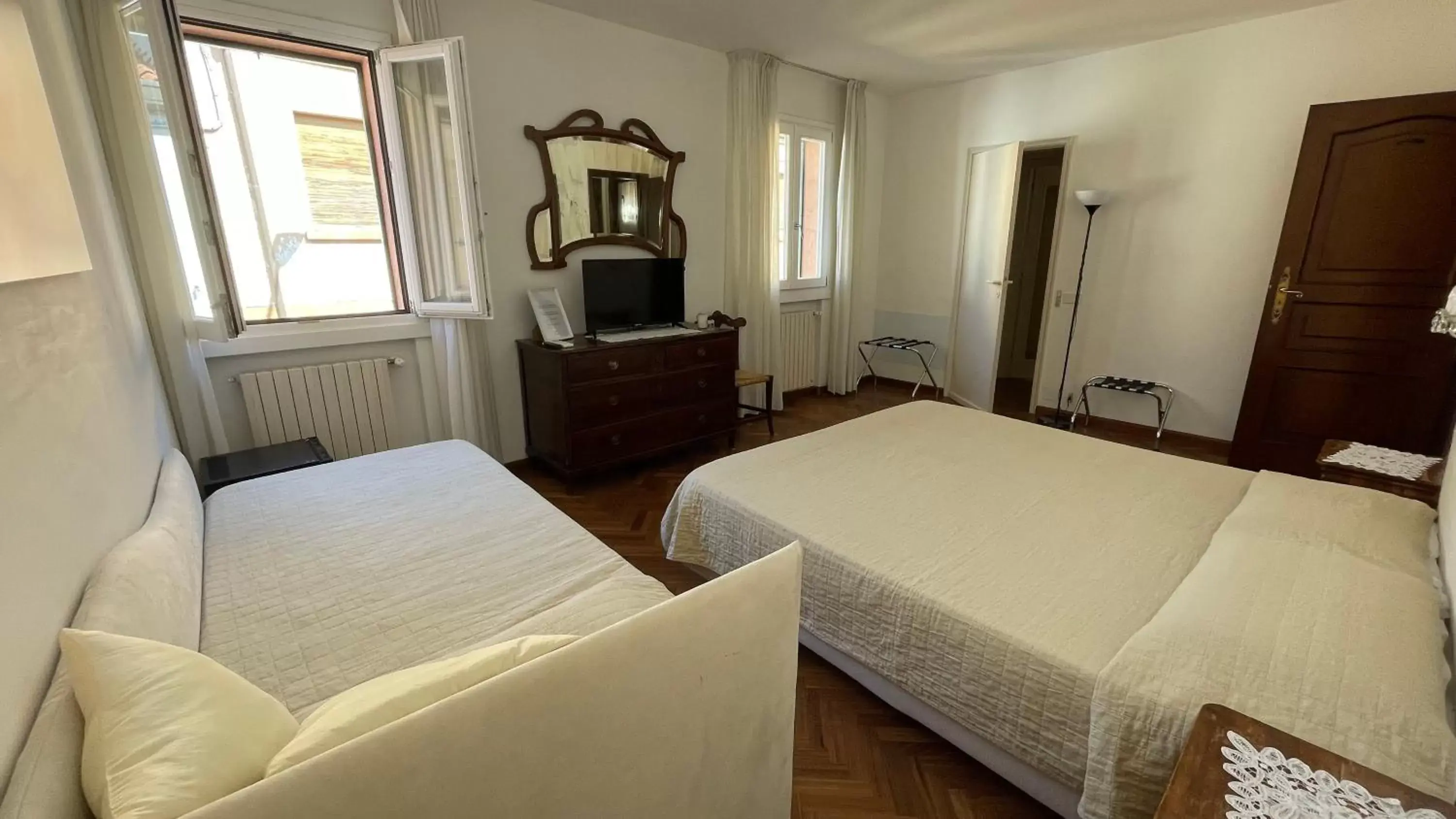 View (from property/room), Bed in Ai Giardini di San Vitale