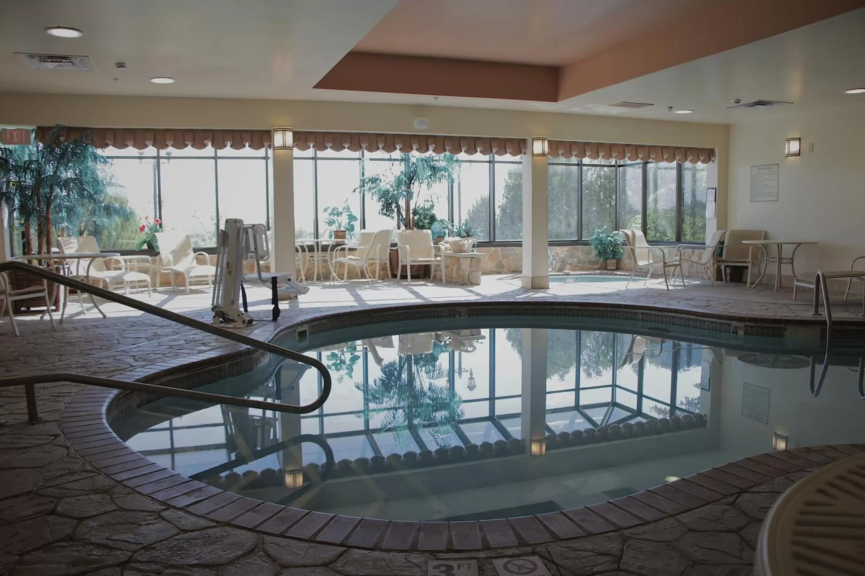 Swimming Pool in Comfort Suites Edinboro