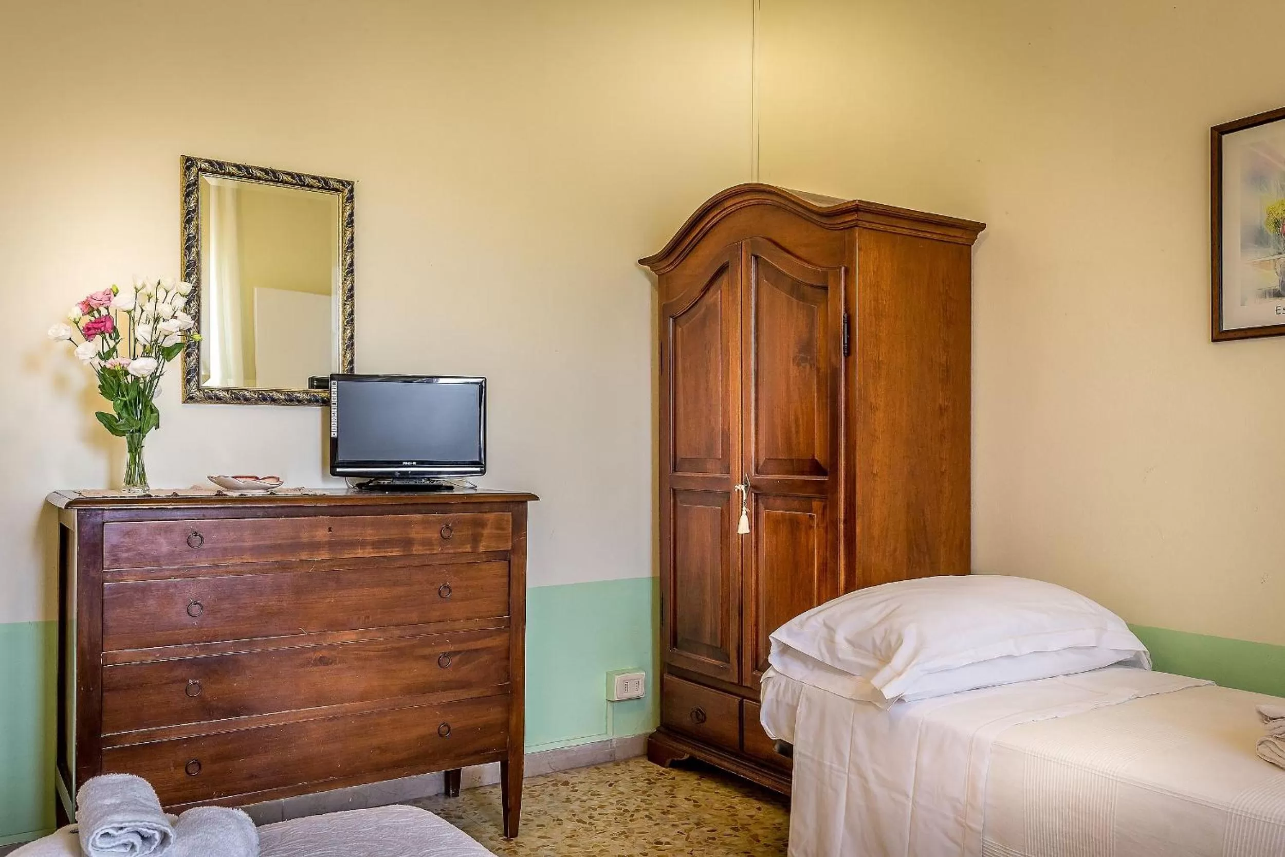 Decorative detail, TV/Entertainment Center in Locanda il Fornello