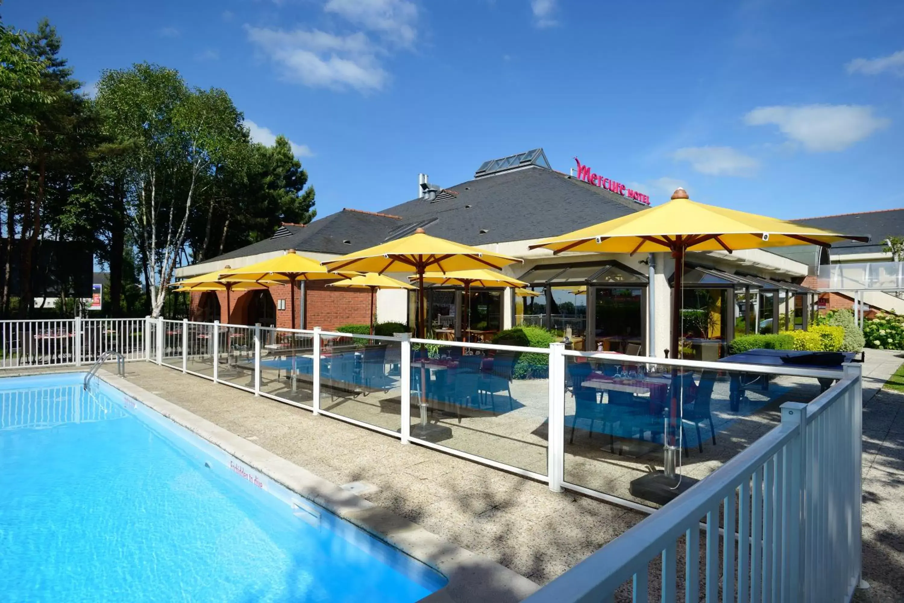 Swimming Pool in Hotel Ibis styles Lisieux ex Mercure