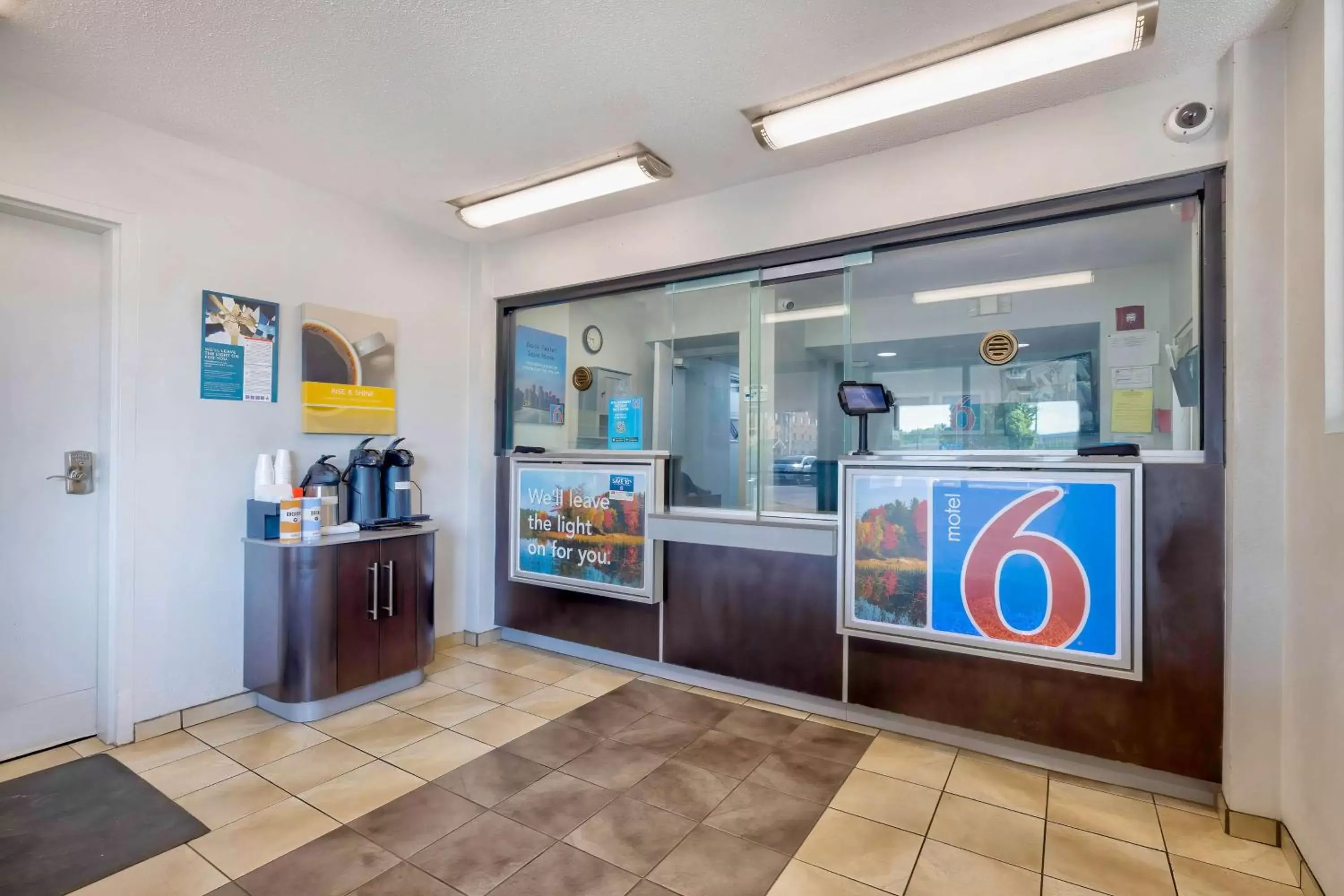 Lobby or reception, Lobby/Reception in Motel 6-Hammond, IN - Chicago Area