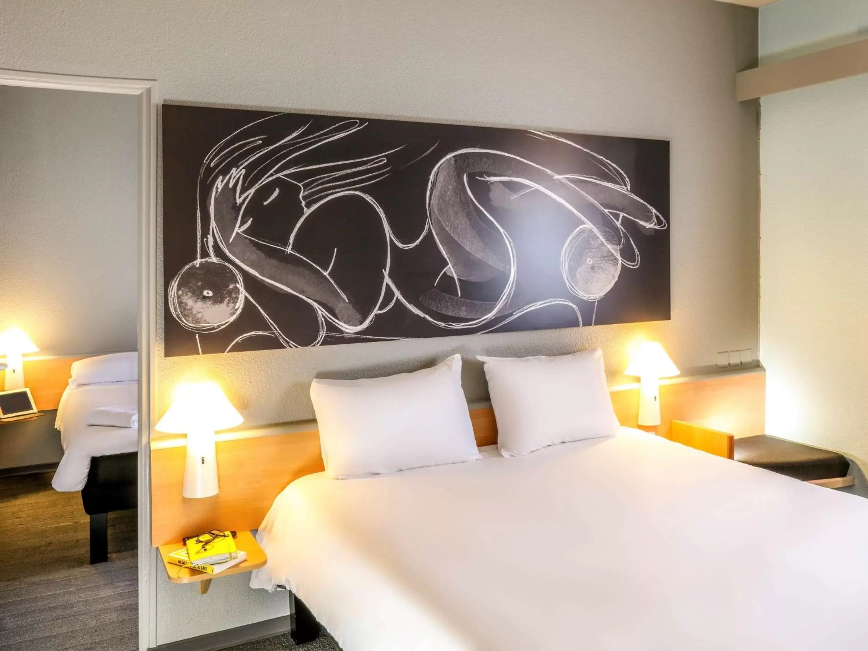 Photo of the whole room, Bed in ibis Orange Sud Photo of the whole room, Bed in ibis Orange Sud
