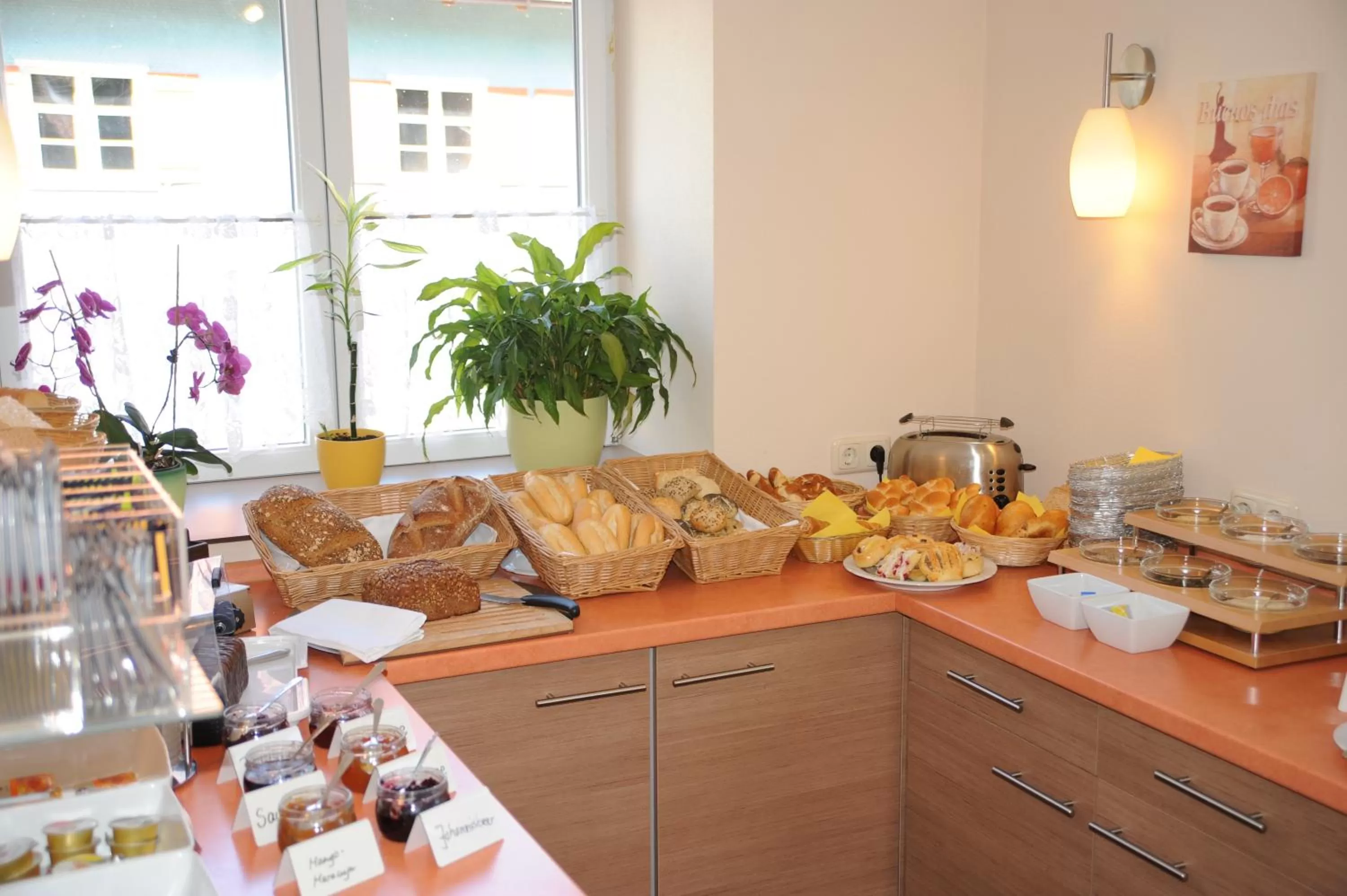 Buffet breakfast in Hotel Post - regionales großes Frühstücksbuffet - auch GF & LF