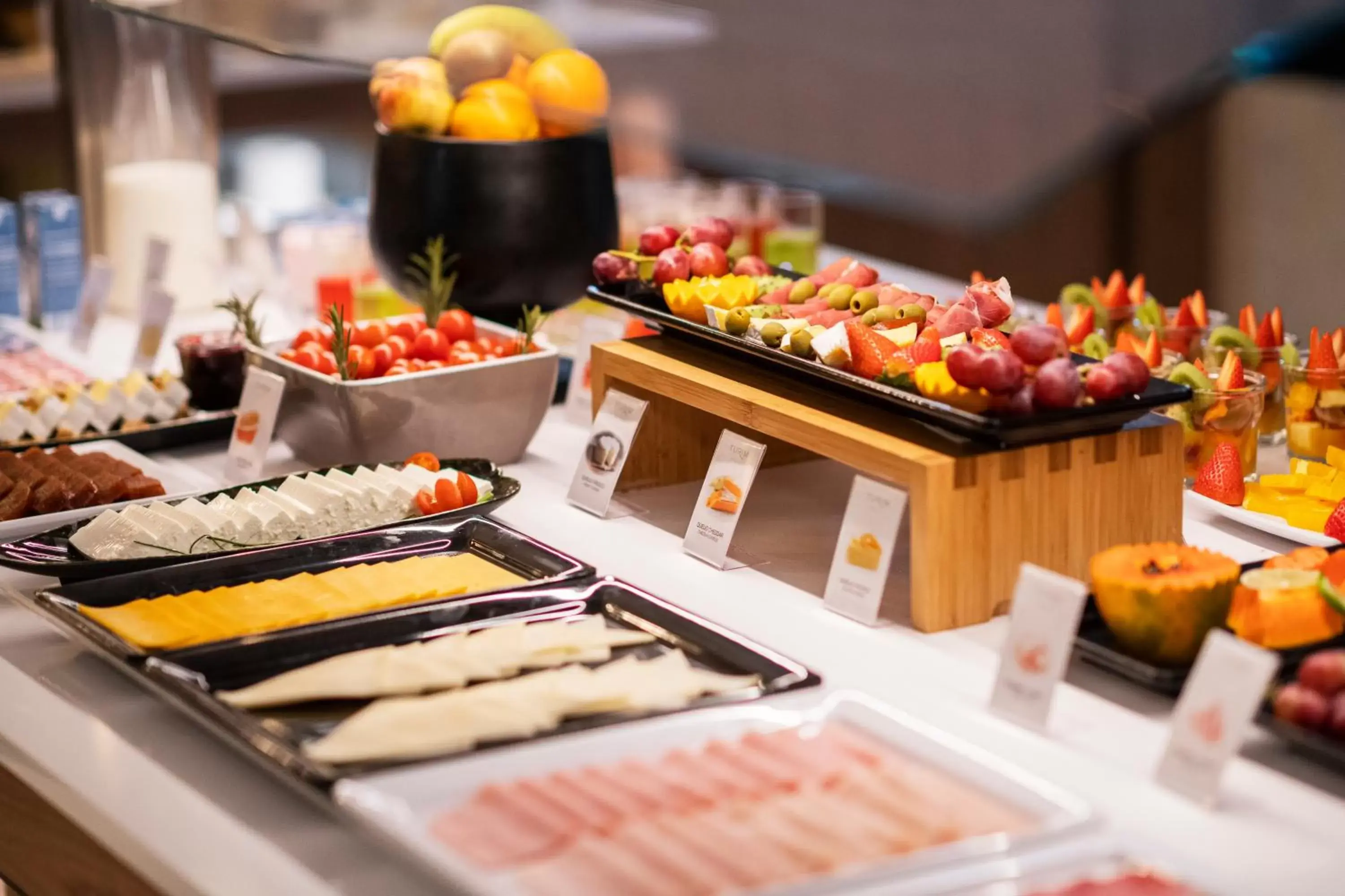 Breakfast, Food in TURIM Oporto Hotel