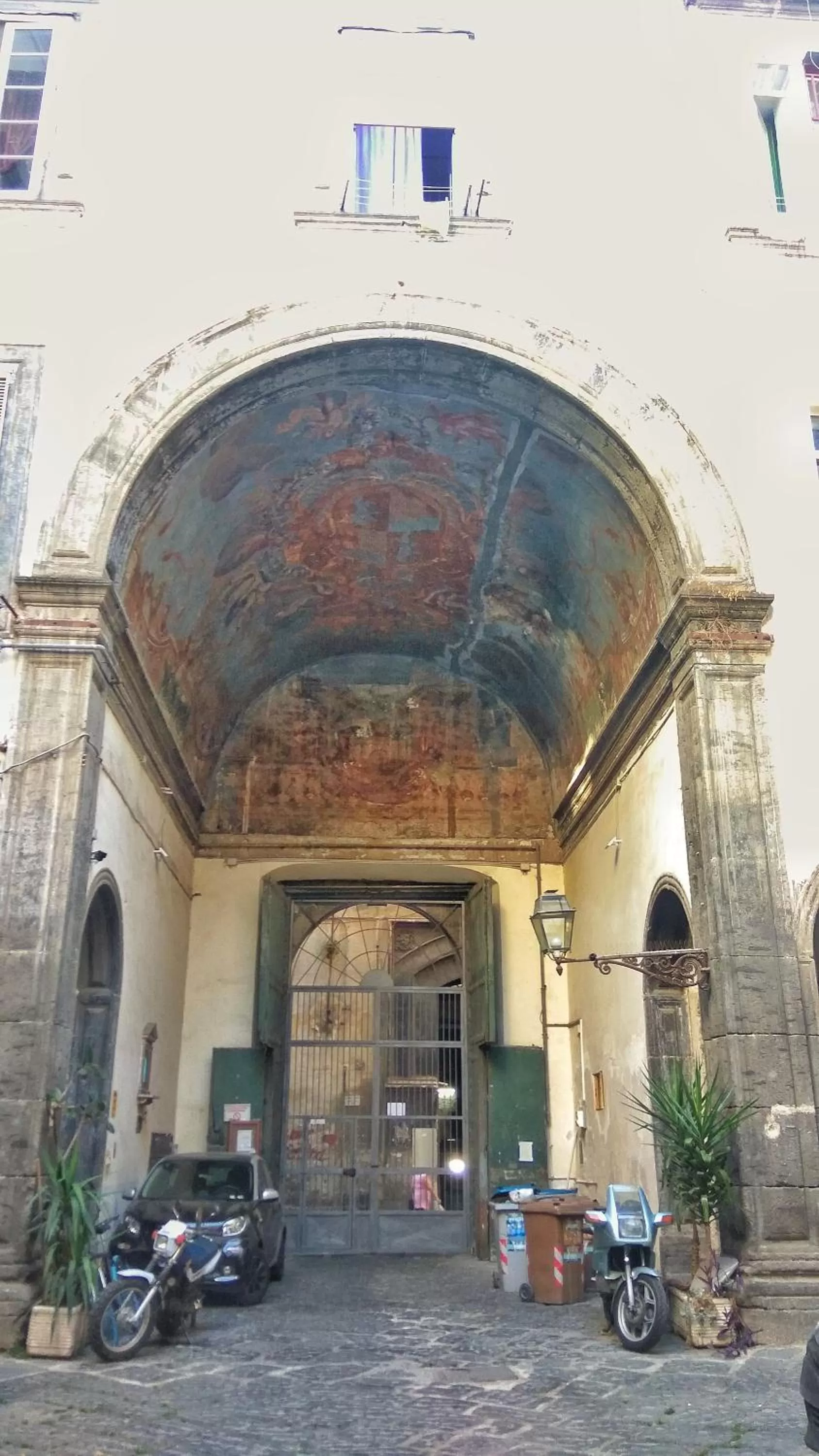 Property building in diLetto a Napoli