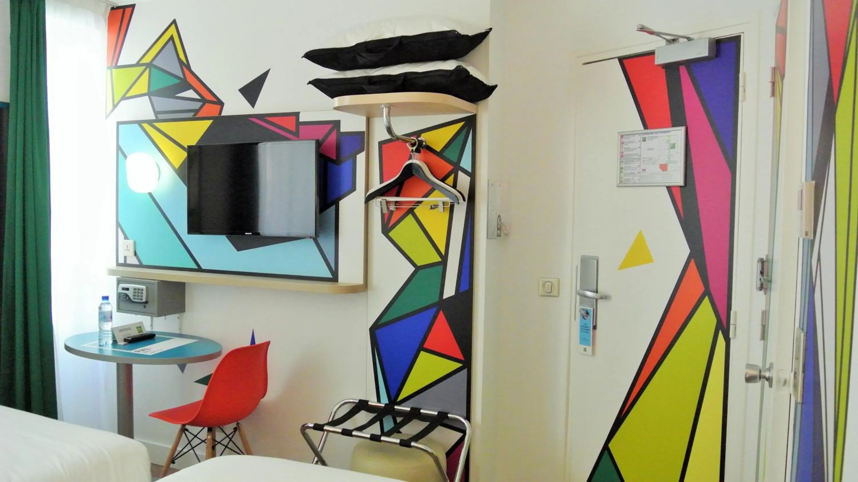 Photo of the whole room, Bed in ibis Styles Paris Maine Montparnasse