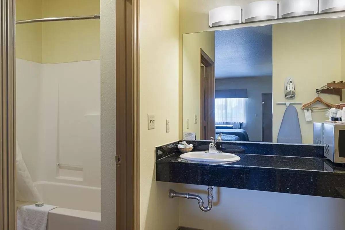 Bathroom in Lone Star Inn and Suites Victoria