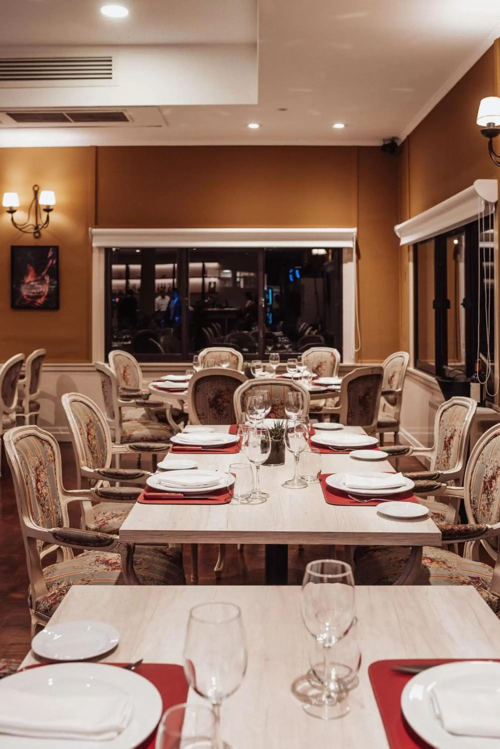 Restaurant/places to eat in Hilton Pilar Restaurant/places to eat in Hilton Pilar