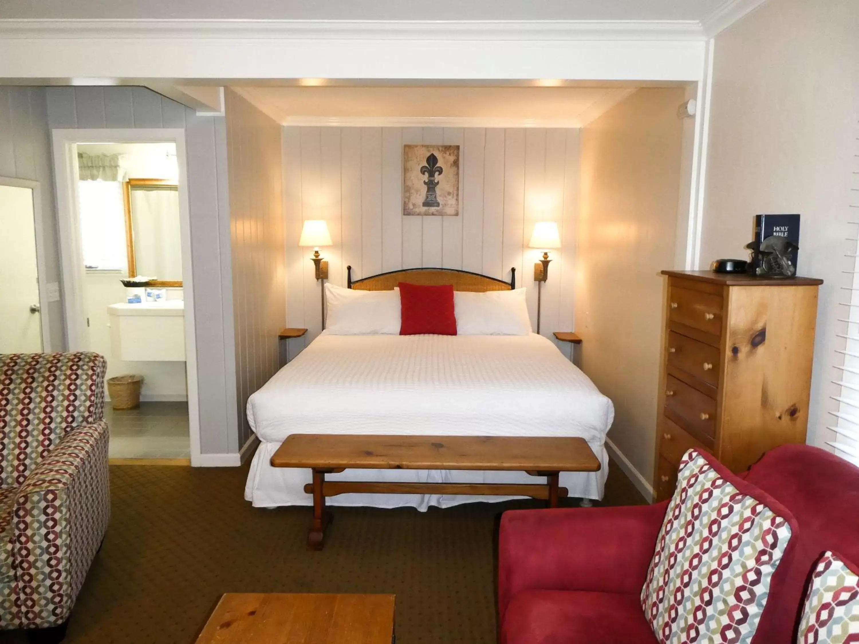 Regency Room with Parking  in Briarwood Inn