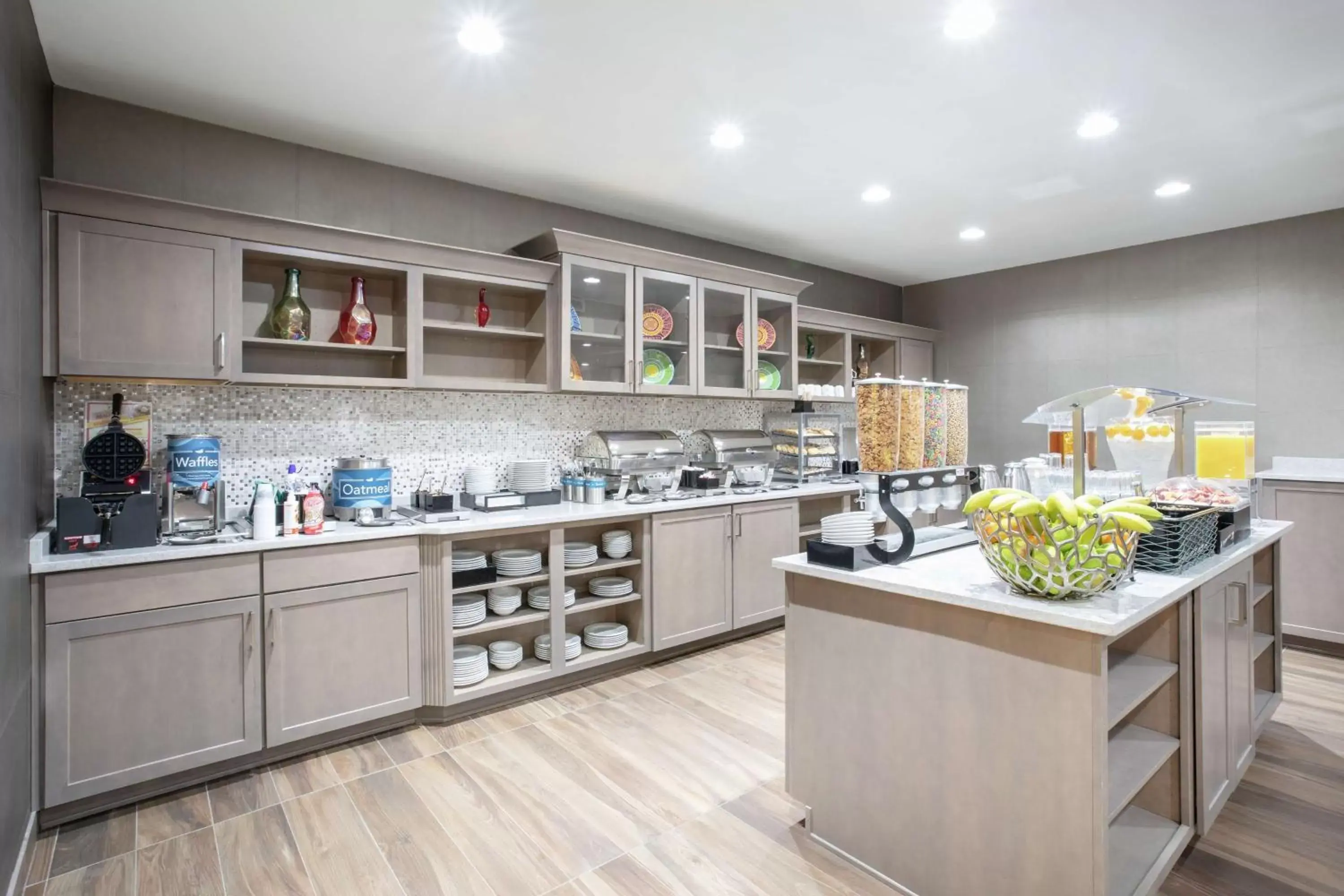 Breakfast, Kitchen/Kitchenette in Homewood Suites by Hilton Albuquerque-Journal Center