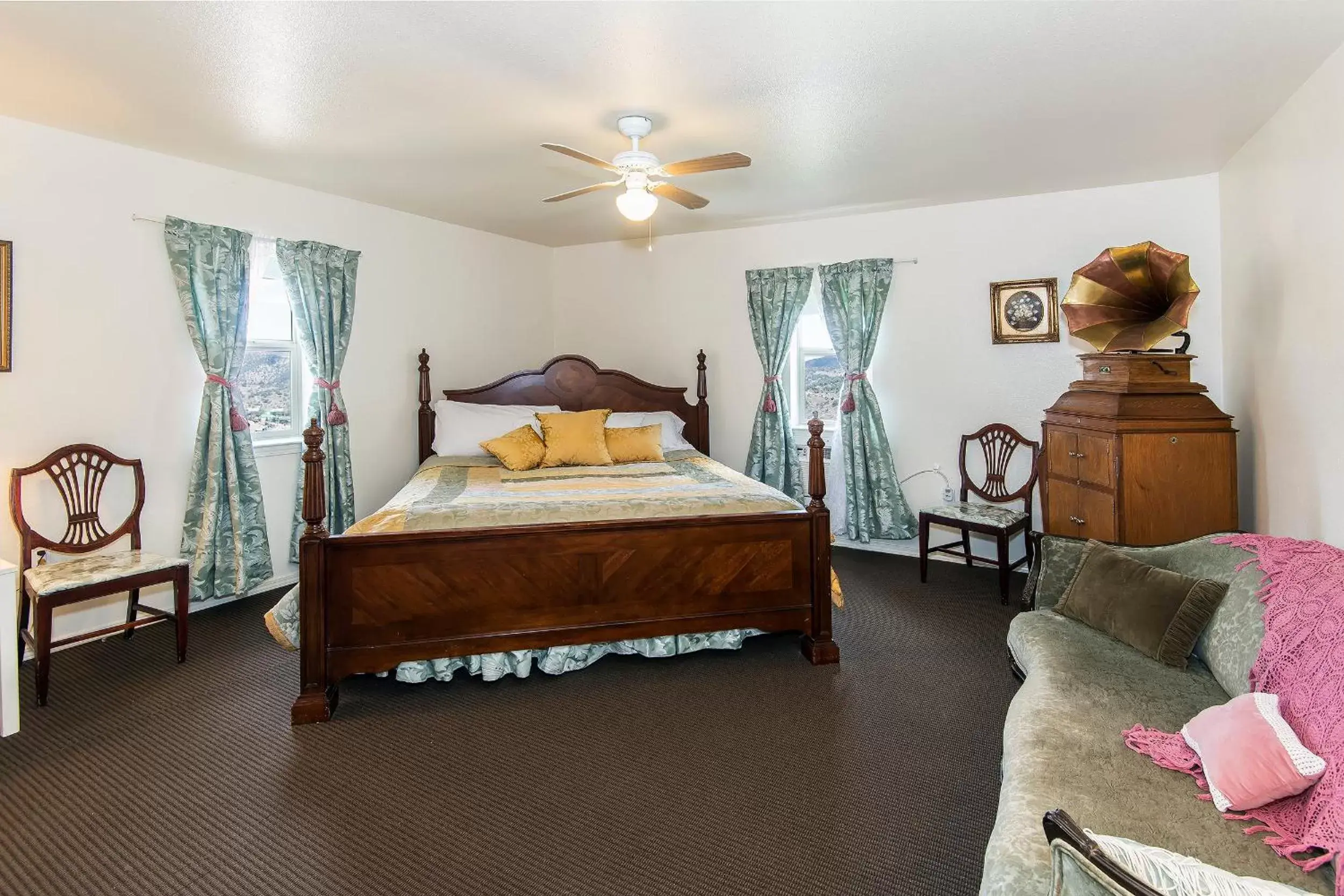 Other, Bed in Virginia City Inn