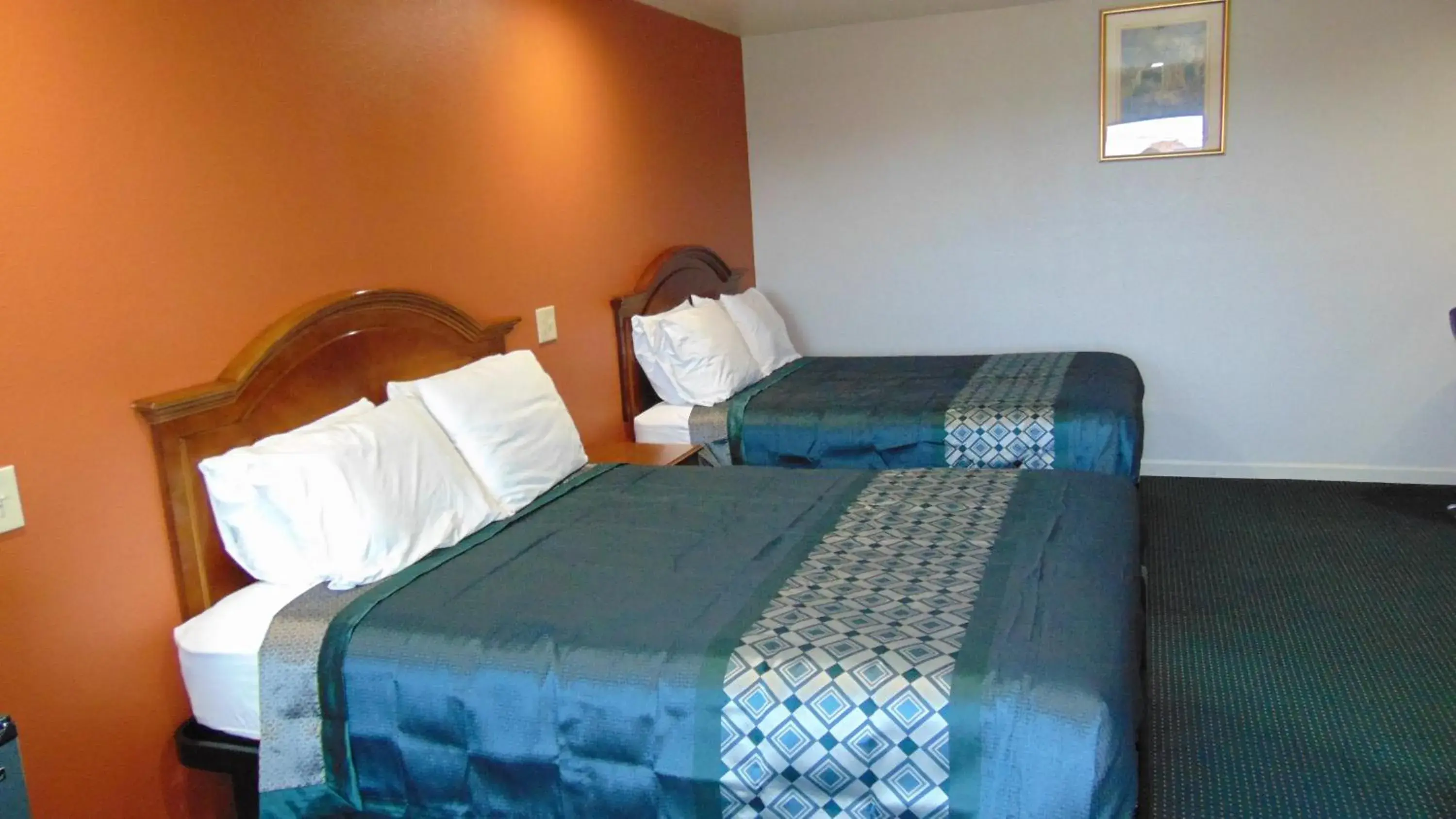 Bed in Corcoran Country Inn Bed in Corcoran Country Inn