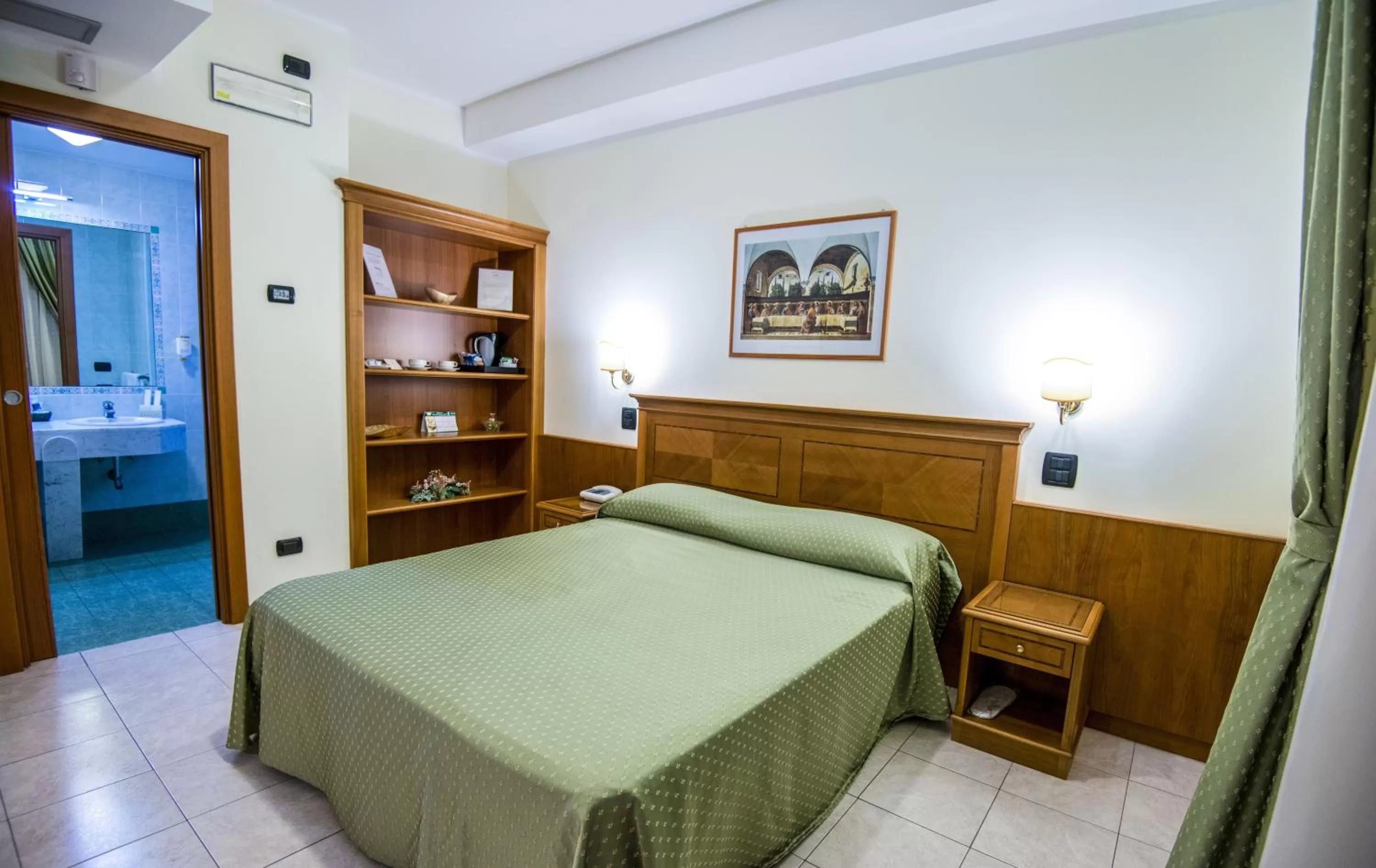 Library, Bed in Grand Hotel Victoria