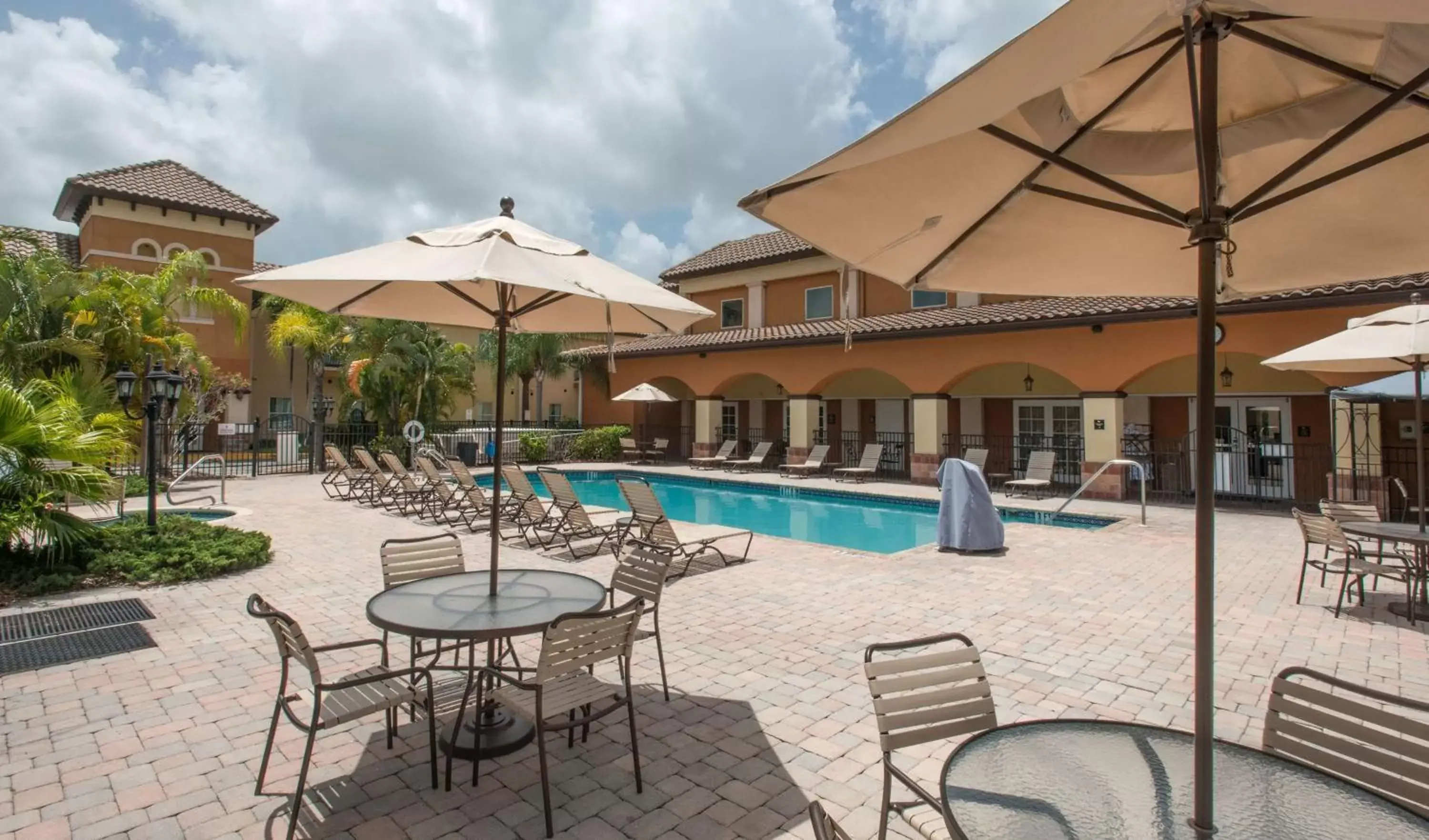 Property building, Swimming Pool in Homewood Suites by Hilton Sarasota