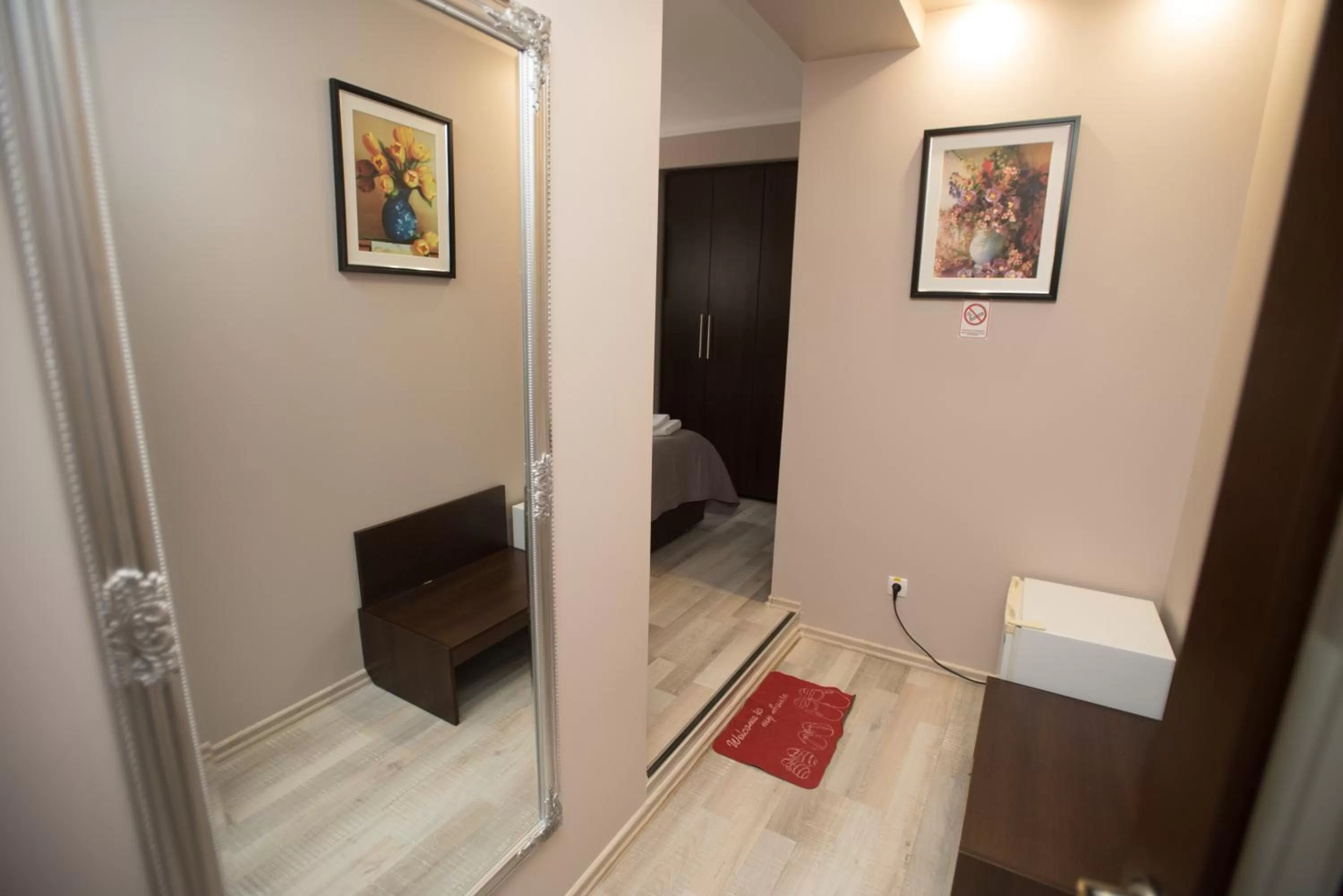 Communal lounge/ TV room in Altin Palace