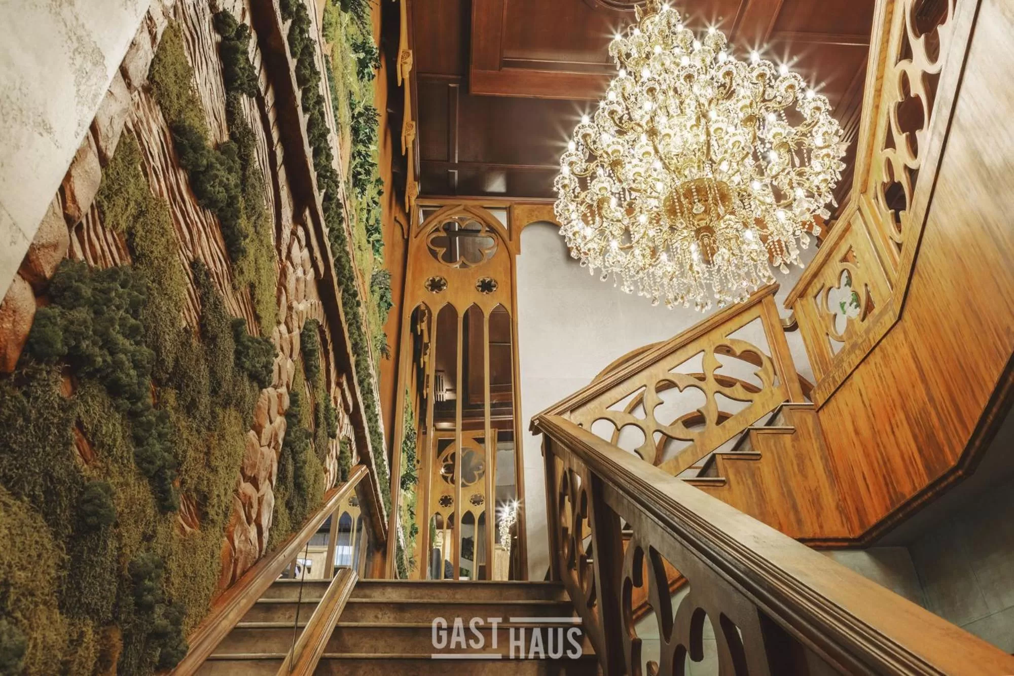 Restaurant/places to eat in Familion ApartHotel