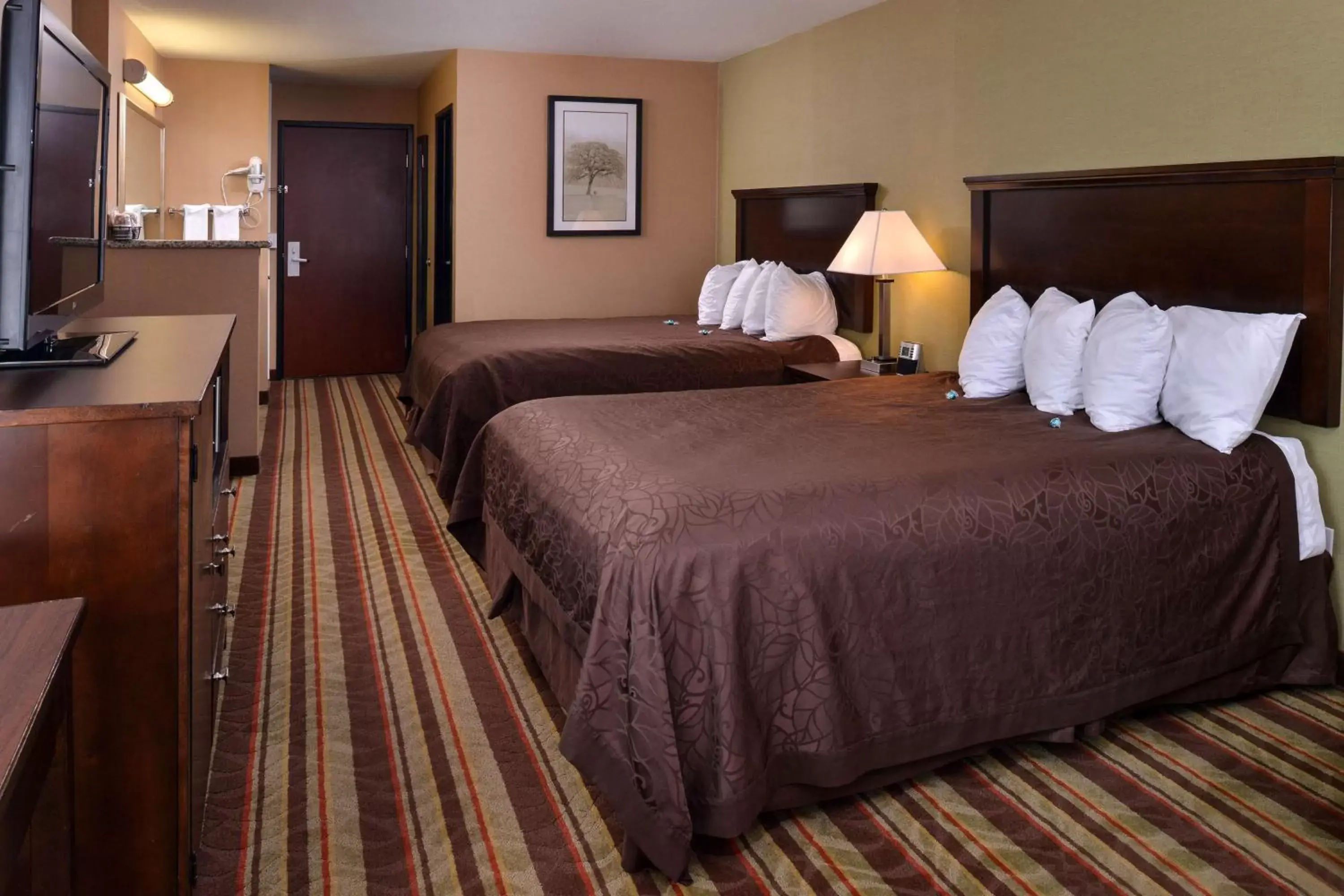 Photo of the whole room, Bed in Best Western Wilsonville Inn & Suites