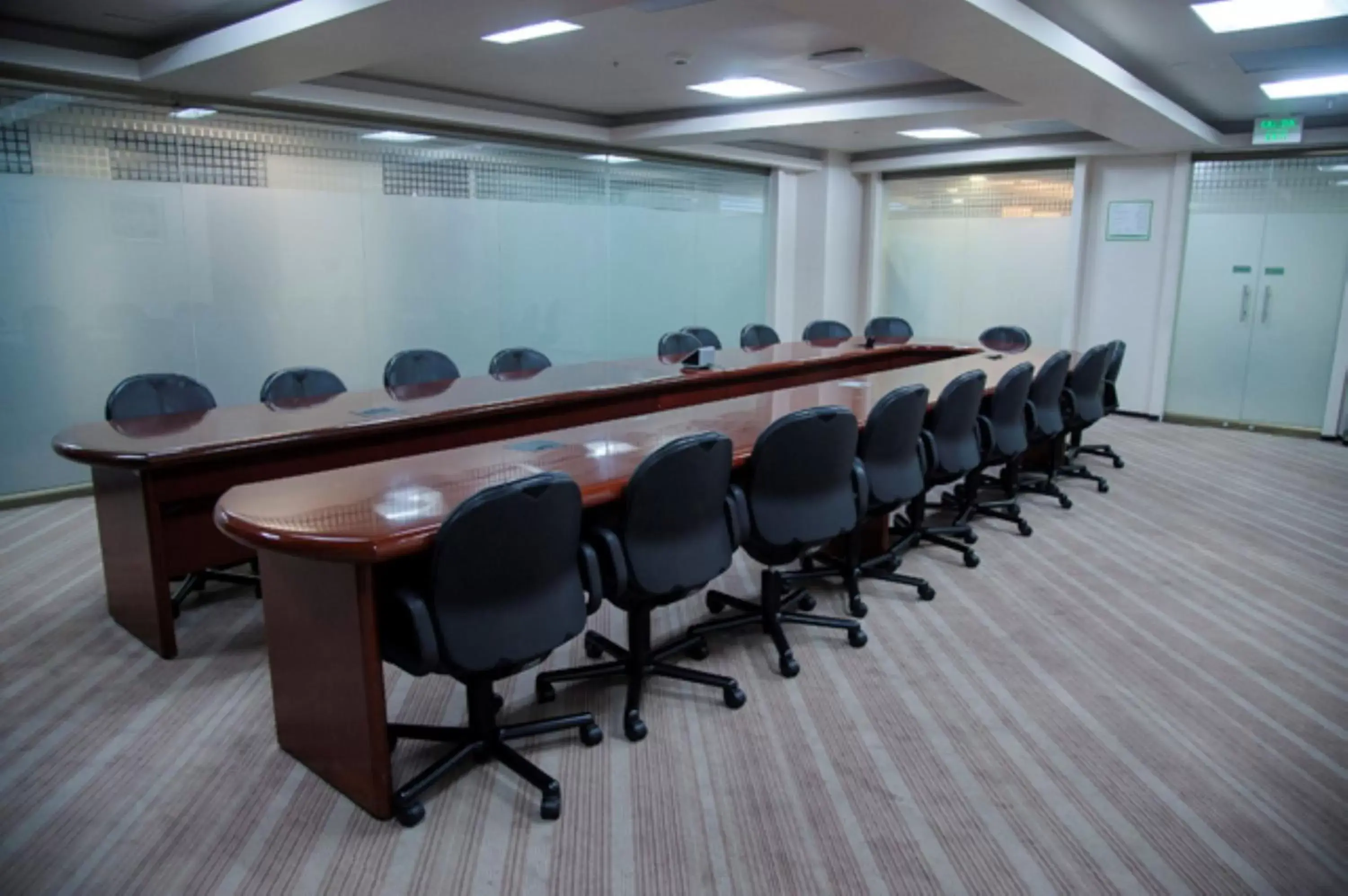 Meeting/conference room in Holiday Inn Hotel & Suites Mexico Medica Sur, an IHG Hotel