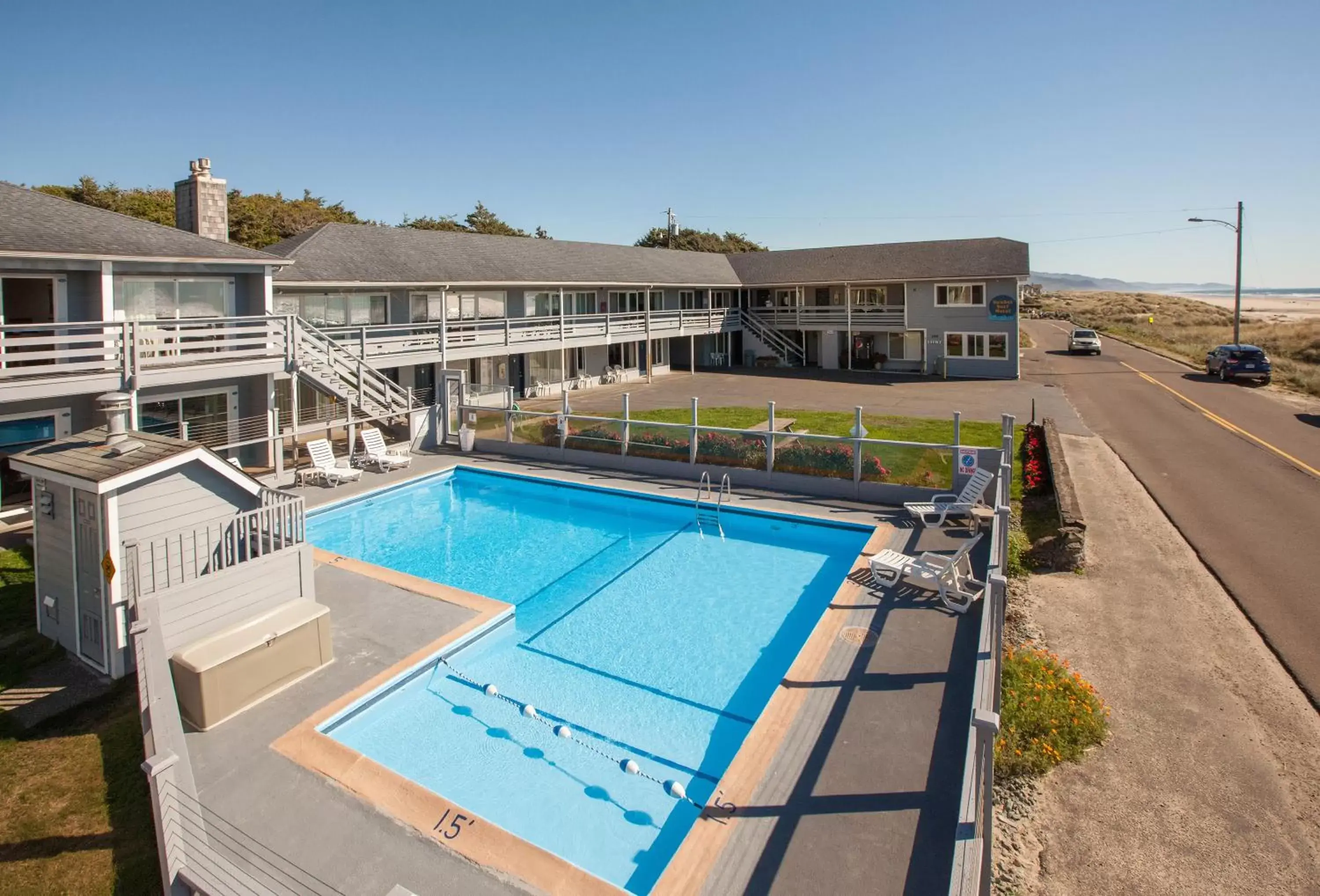 Facade/entrance, Pool View in Sunset Surf Motel