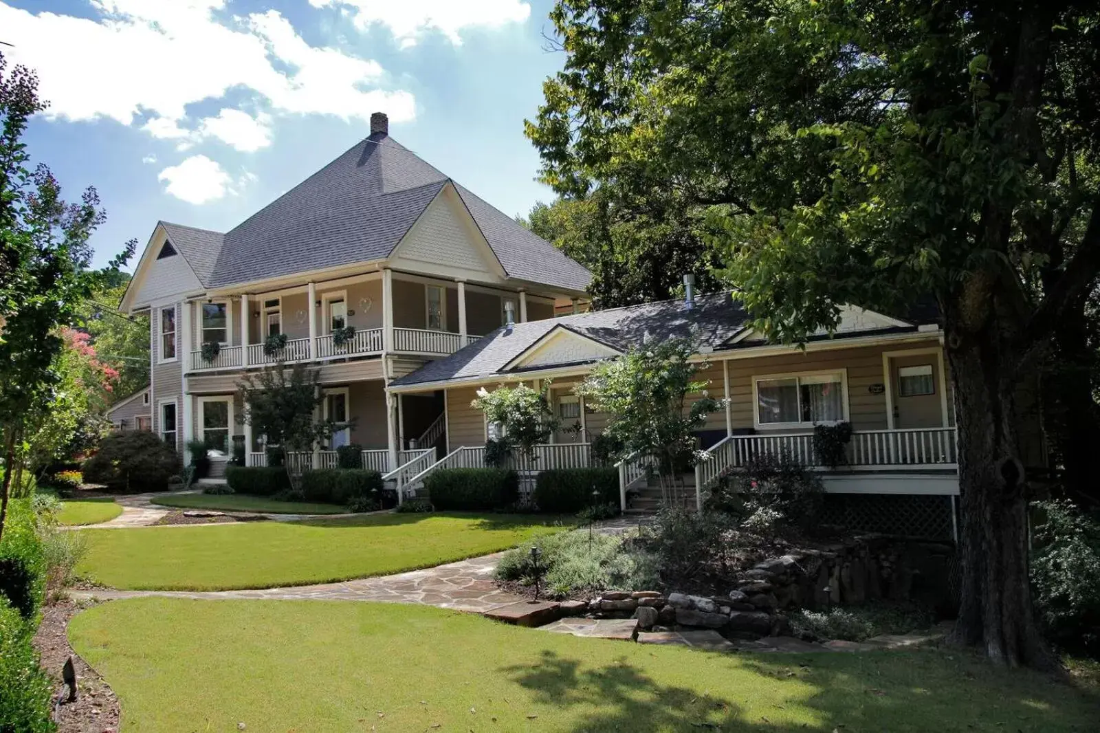 Property Building in Heartstone Inn