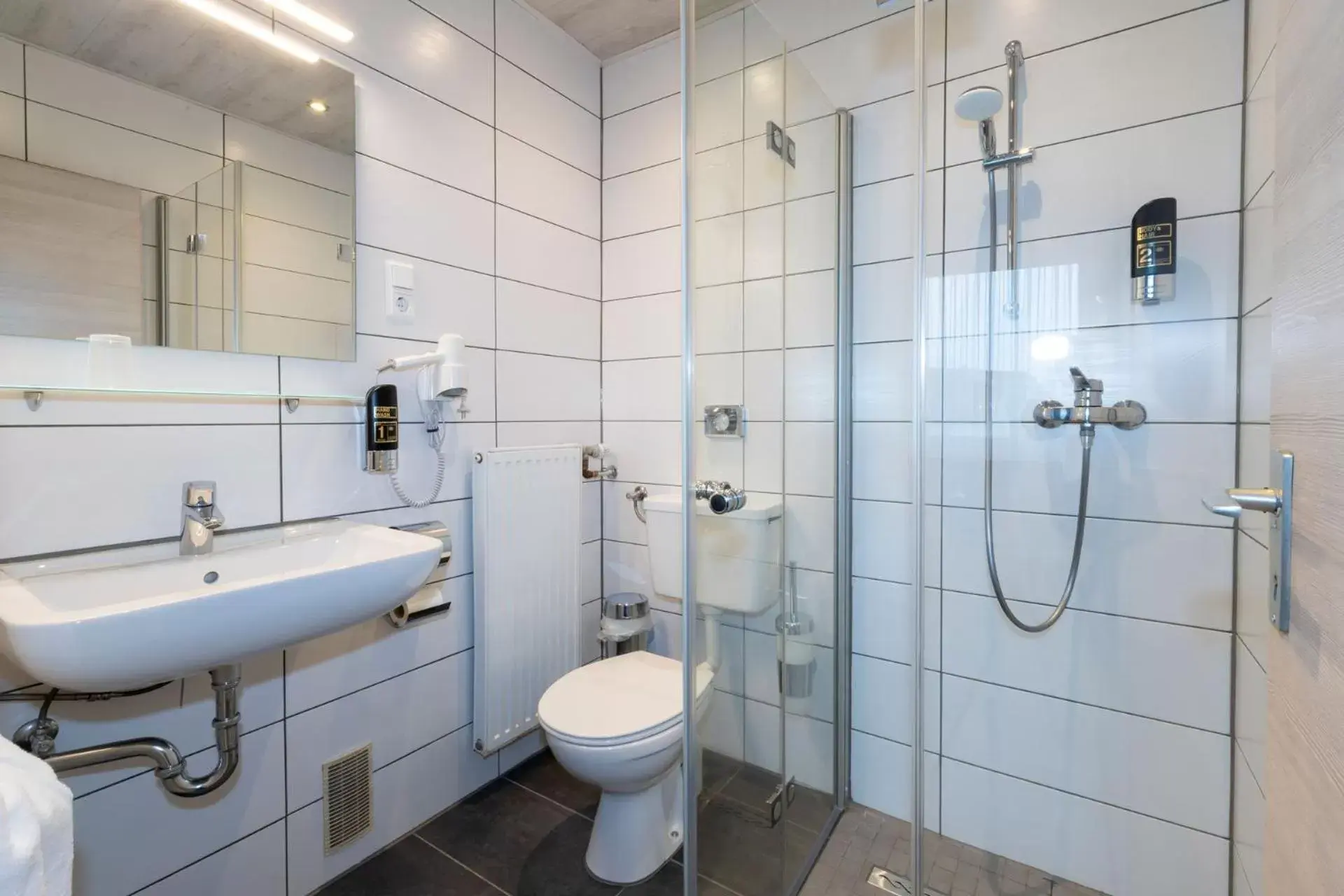 Single Room with Bathroom in Gasthof zum Siegburger Single Room with Bathroom in Gasthof zum Siegburger