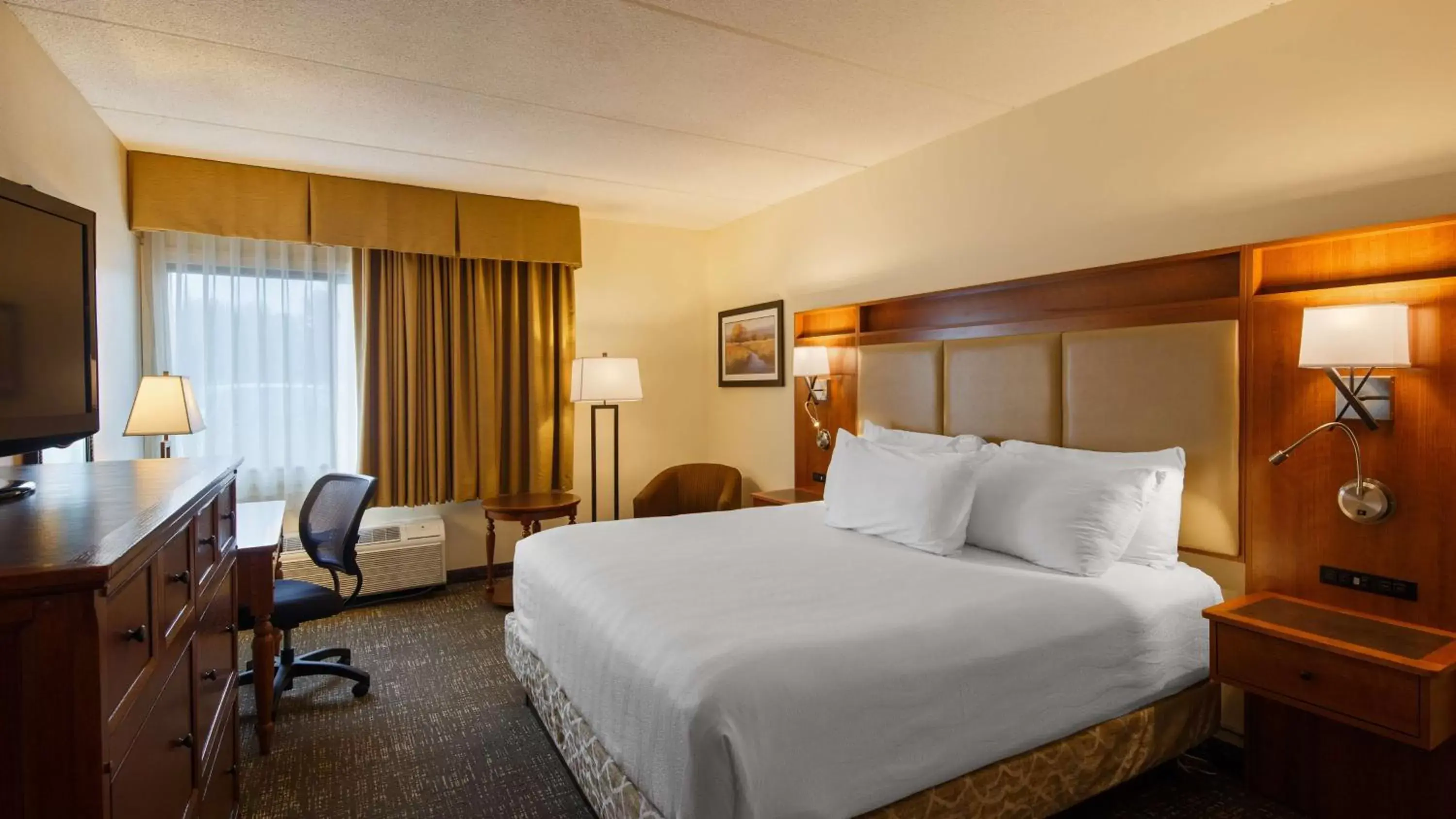 Bedroom, Bed in Best Western Plus Waterbury - Stowe