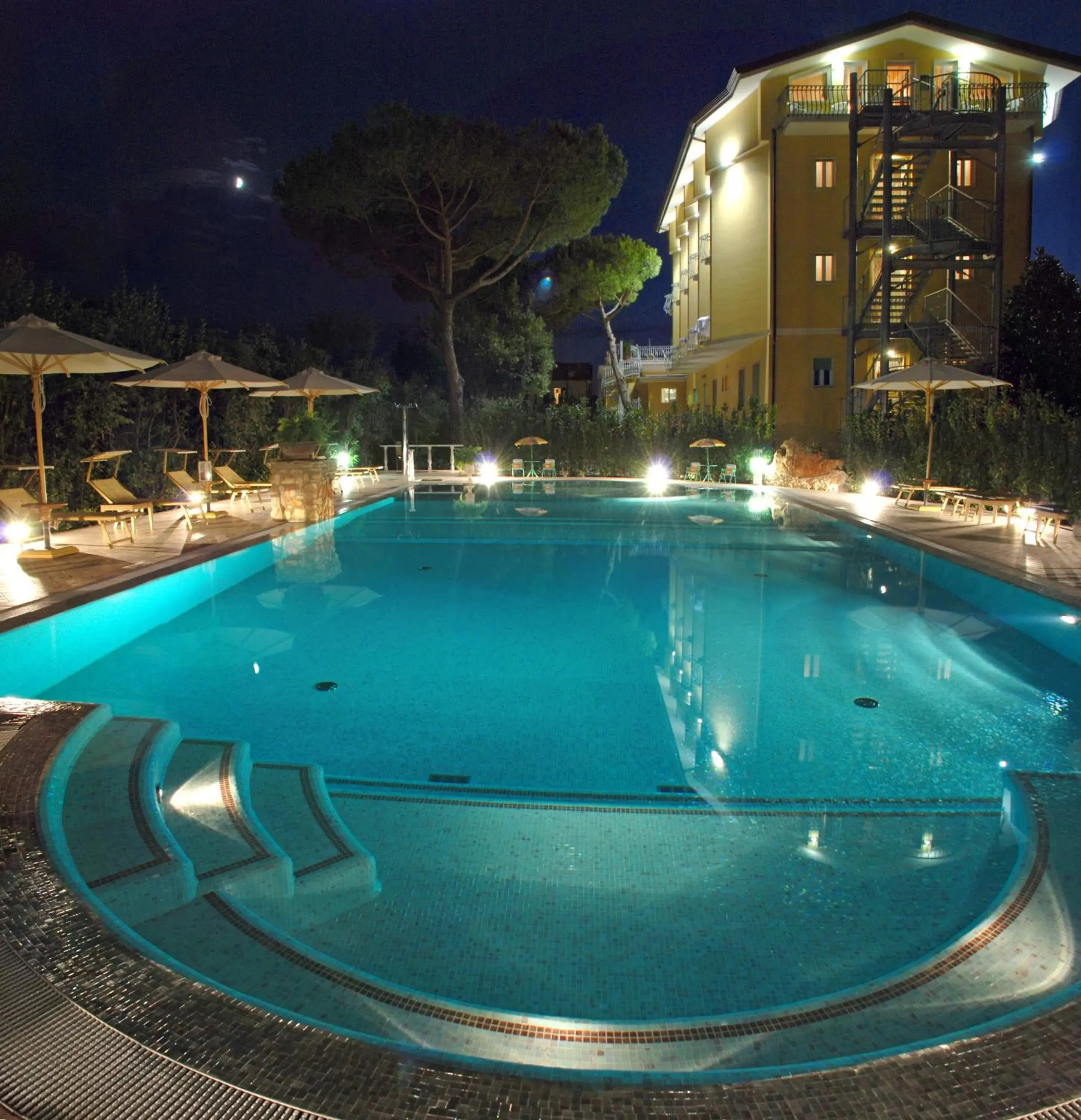 Property building, Swimming Pool in Hotel Villa Tiziana