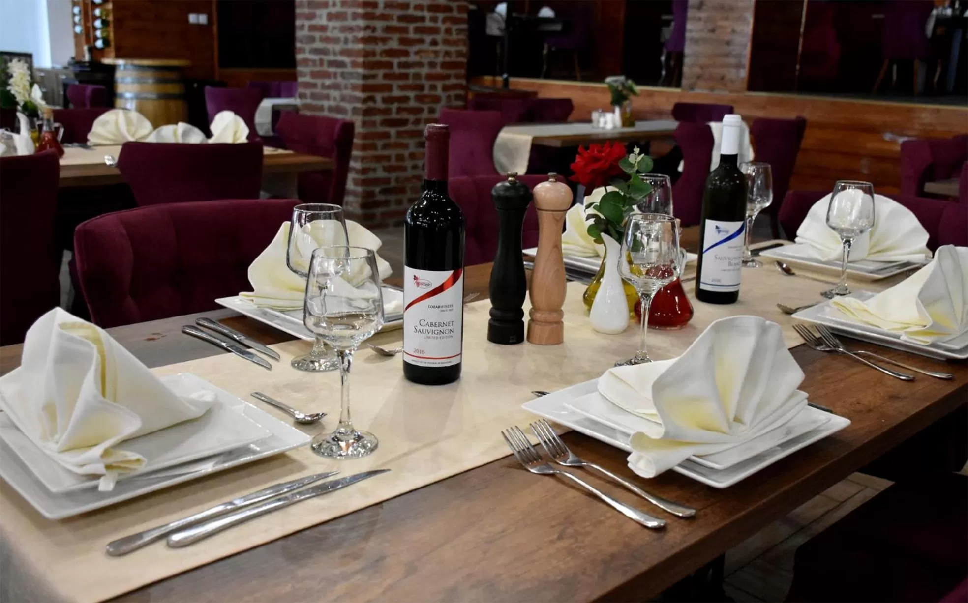 Restaurant/places to eat in Hotel and winery LOZAR