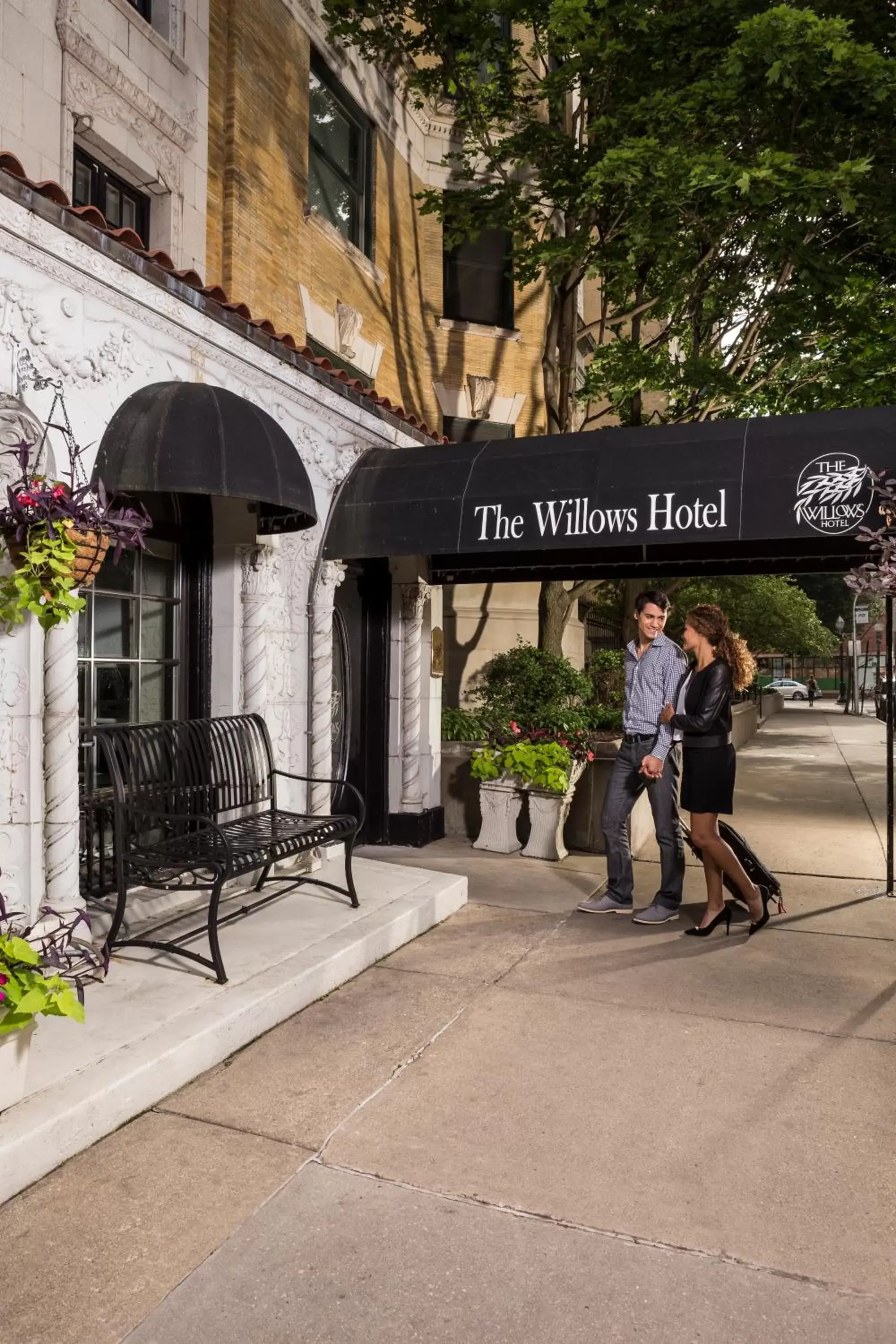 Facade/entrance in The Willows Hotel