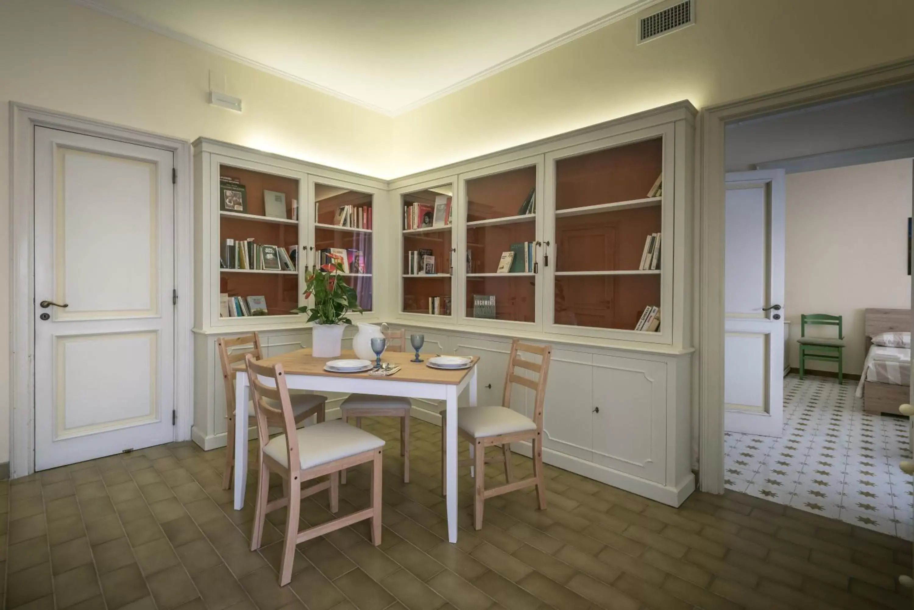 Dining Area in Suite della villa