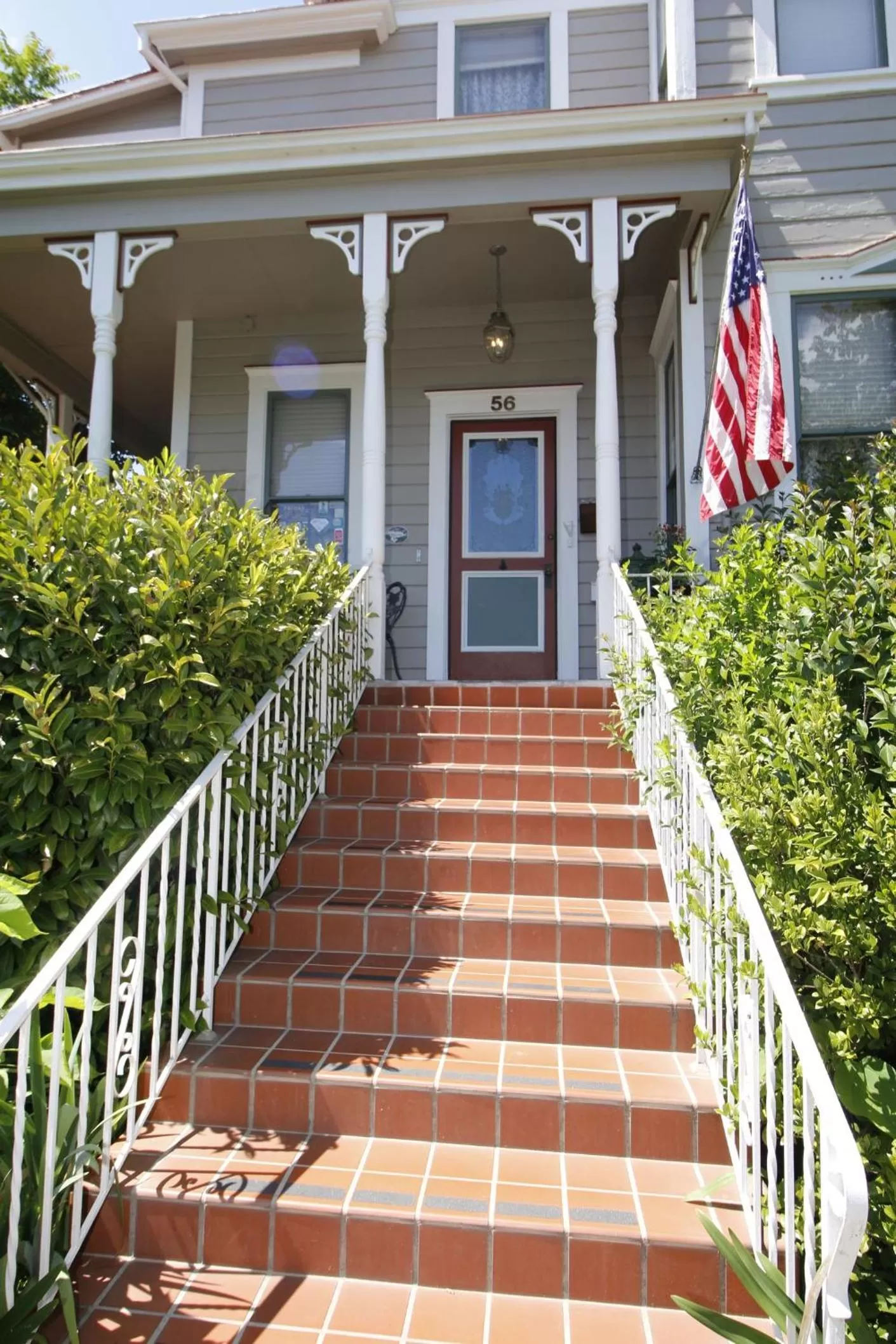 Facade/entrance in Bradford Place Inn (California)