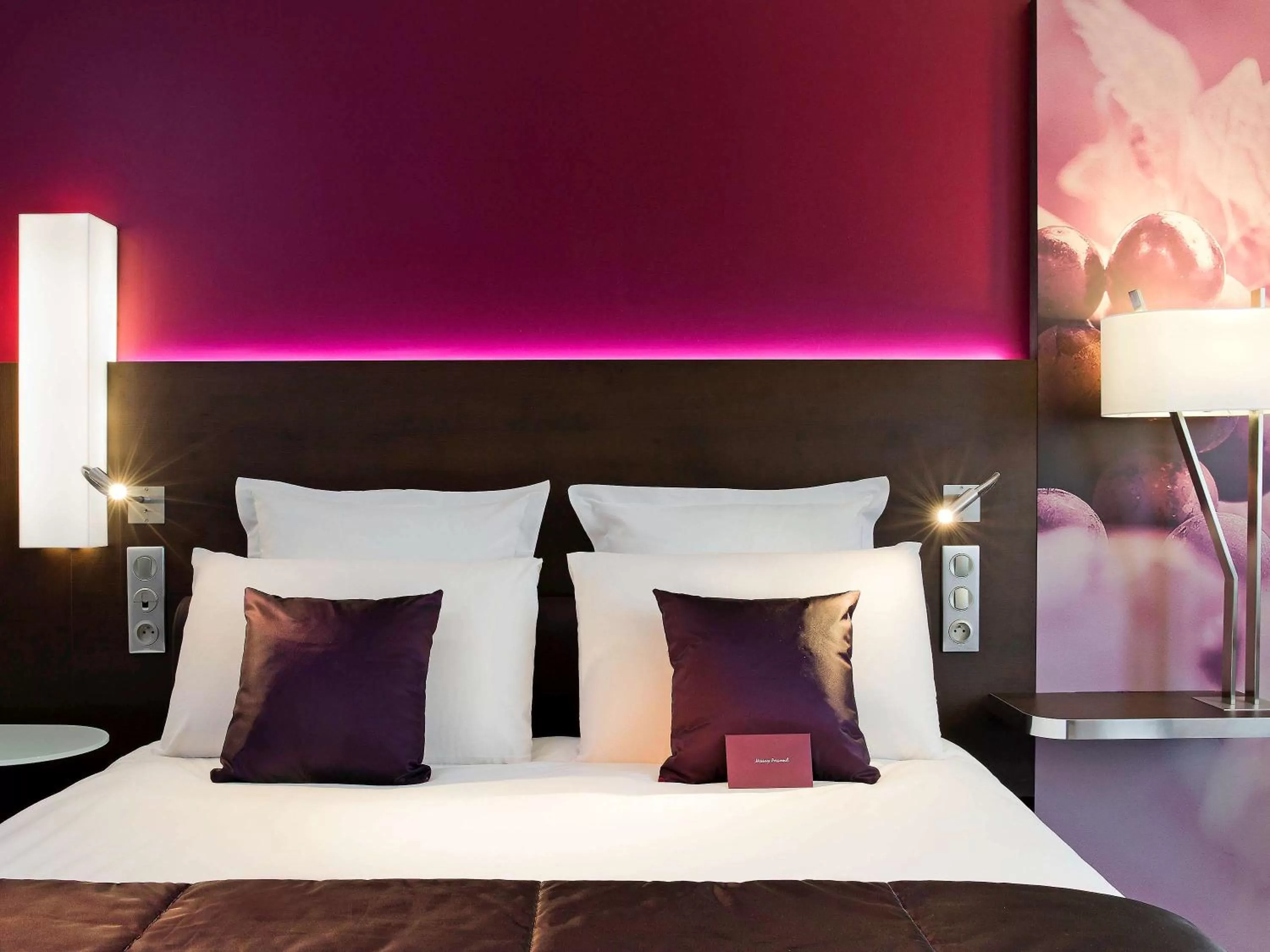 Photo of the whole room, Bed in Mercure Reims Centre Cathédrale