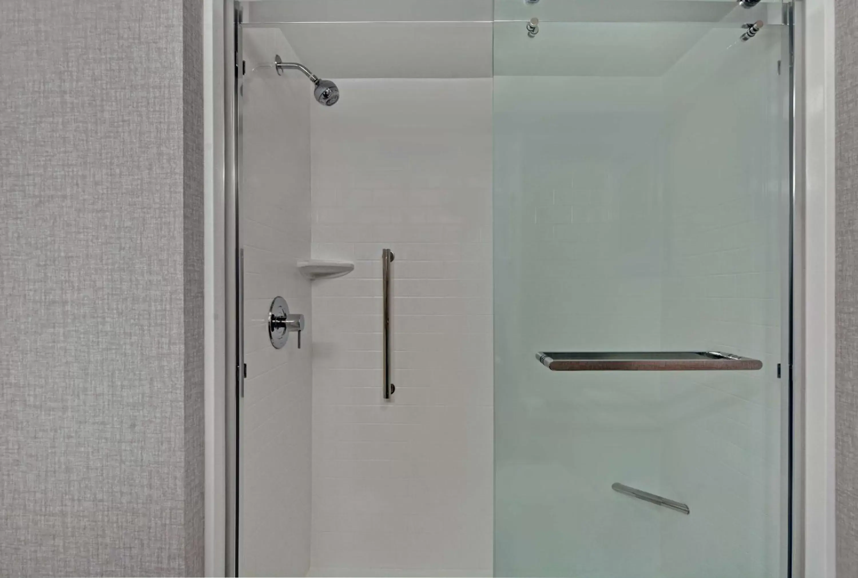 Bathroom in Hampton Inn Gallatin Bathroom in Hampton Inn Gallatin