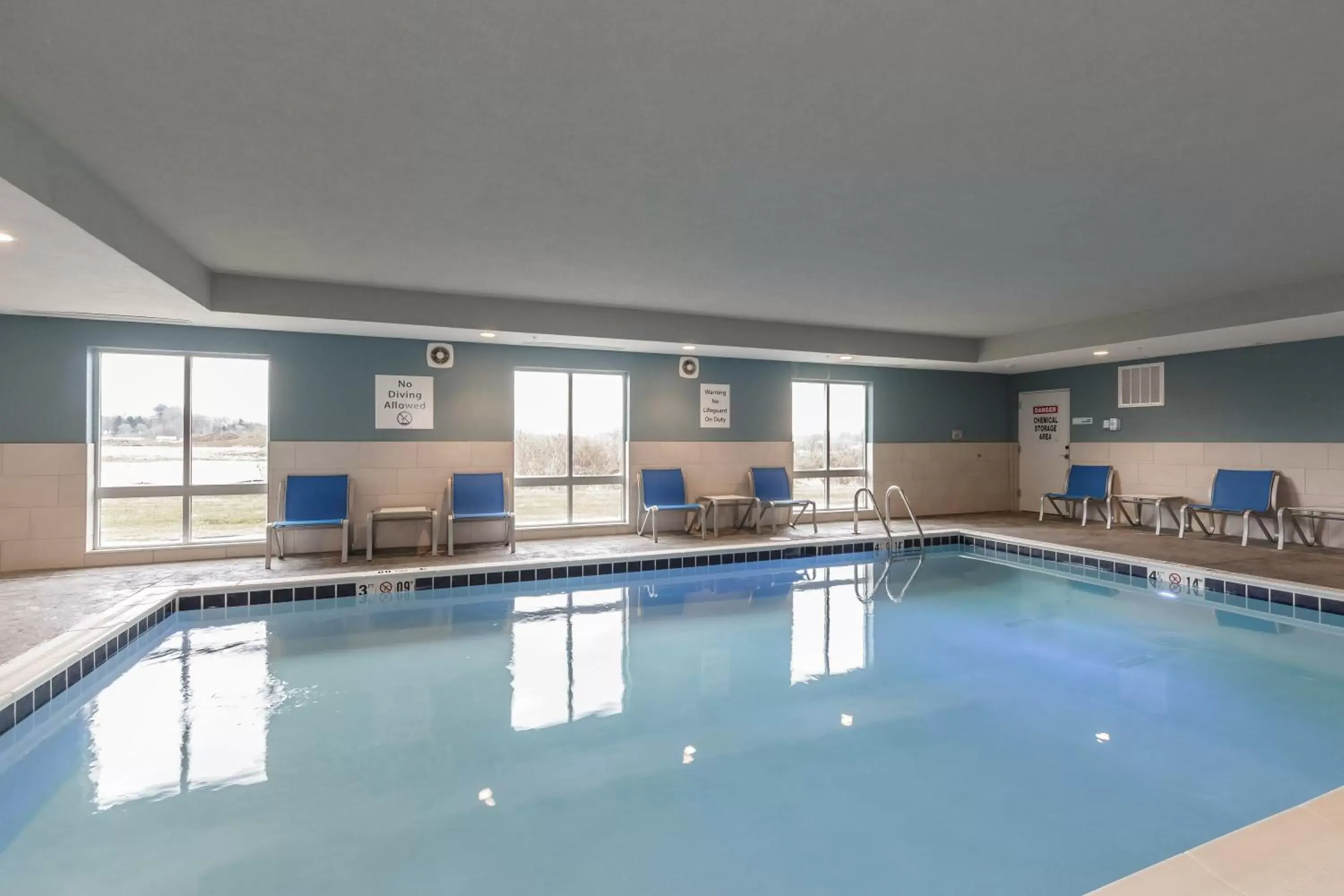 Swimming Pool in Holiday Inn Express & Suites- South Bend Casino, an IHG Hotel