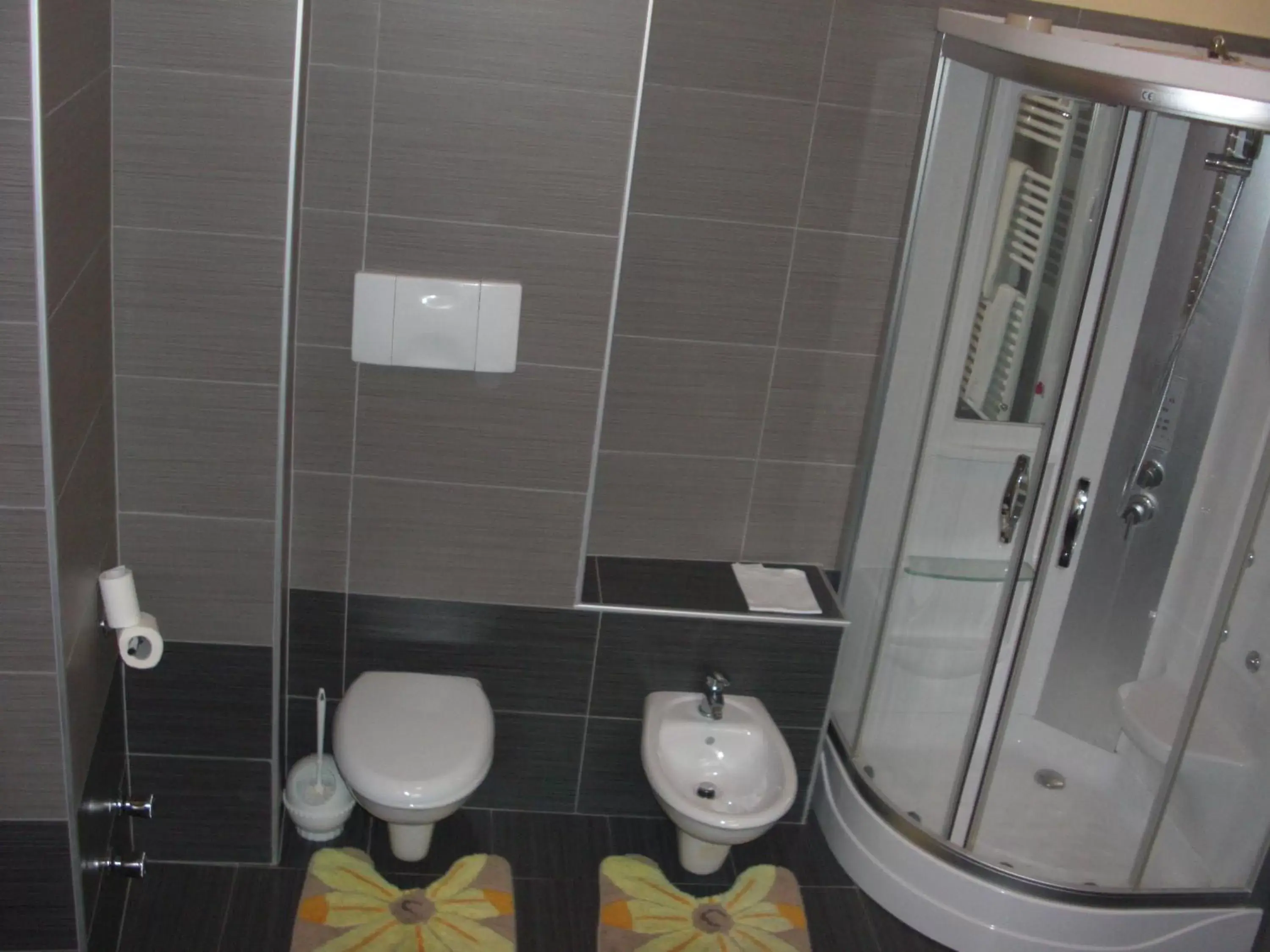 Shower, Bathroom in Hotel Legnano