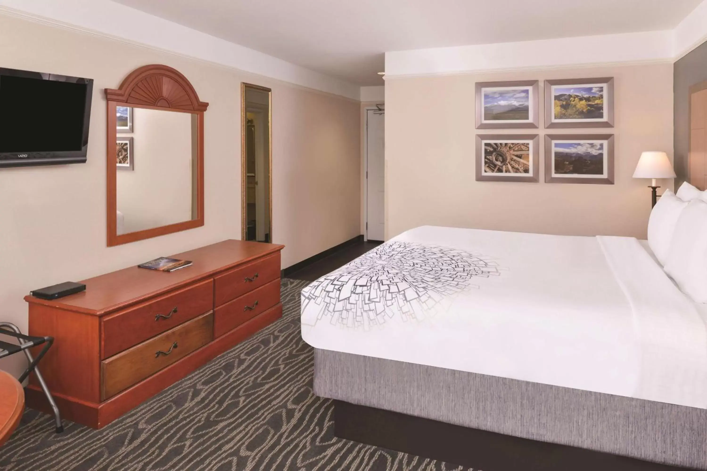 Photo of the whole room, Bed in La Quinta by Wyndham Ruidoso Downs