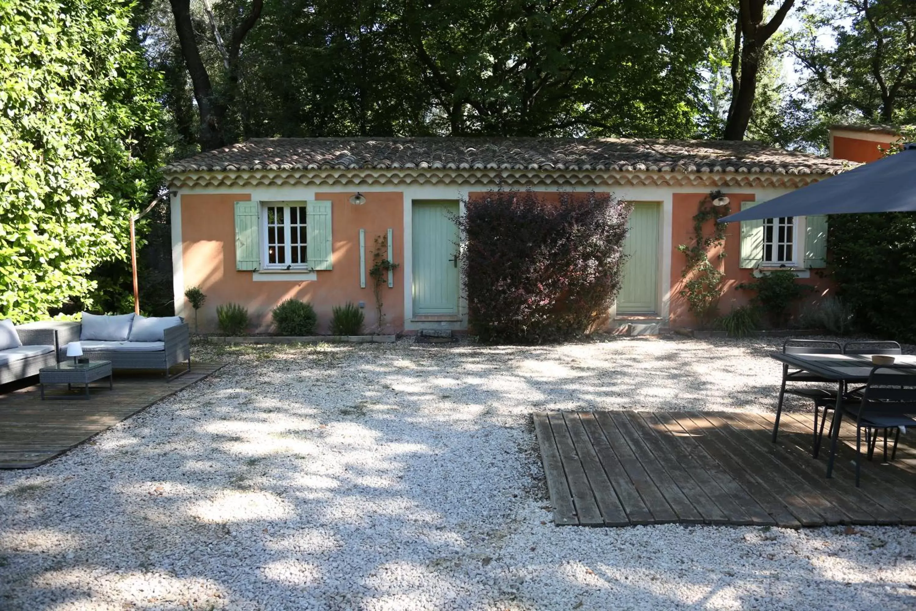 Patio, Property Building in Le Pavillon Vert - B&B