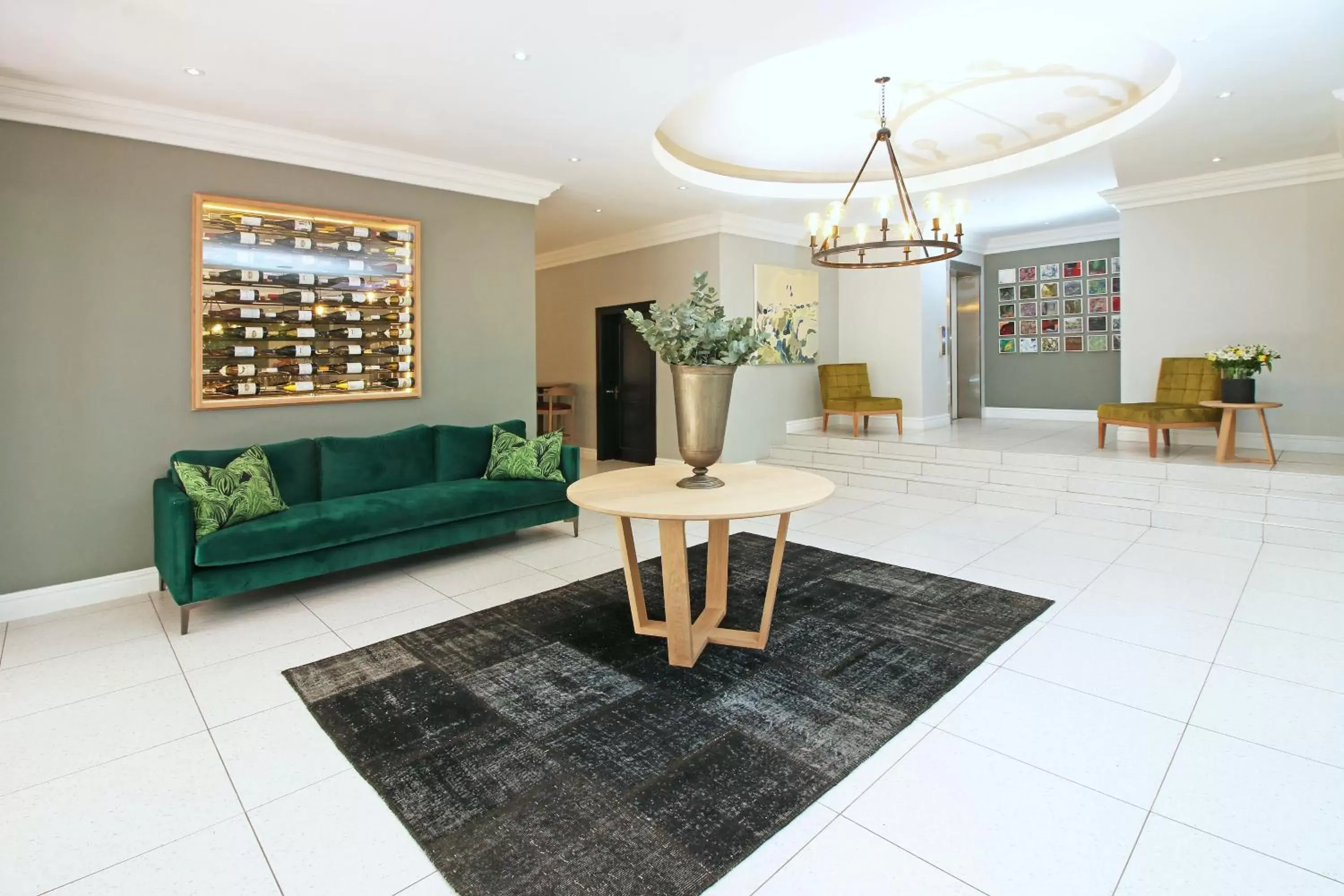 Lobby or reception, Seating Area in Hollow on the Square City Hotel