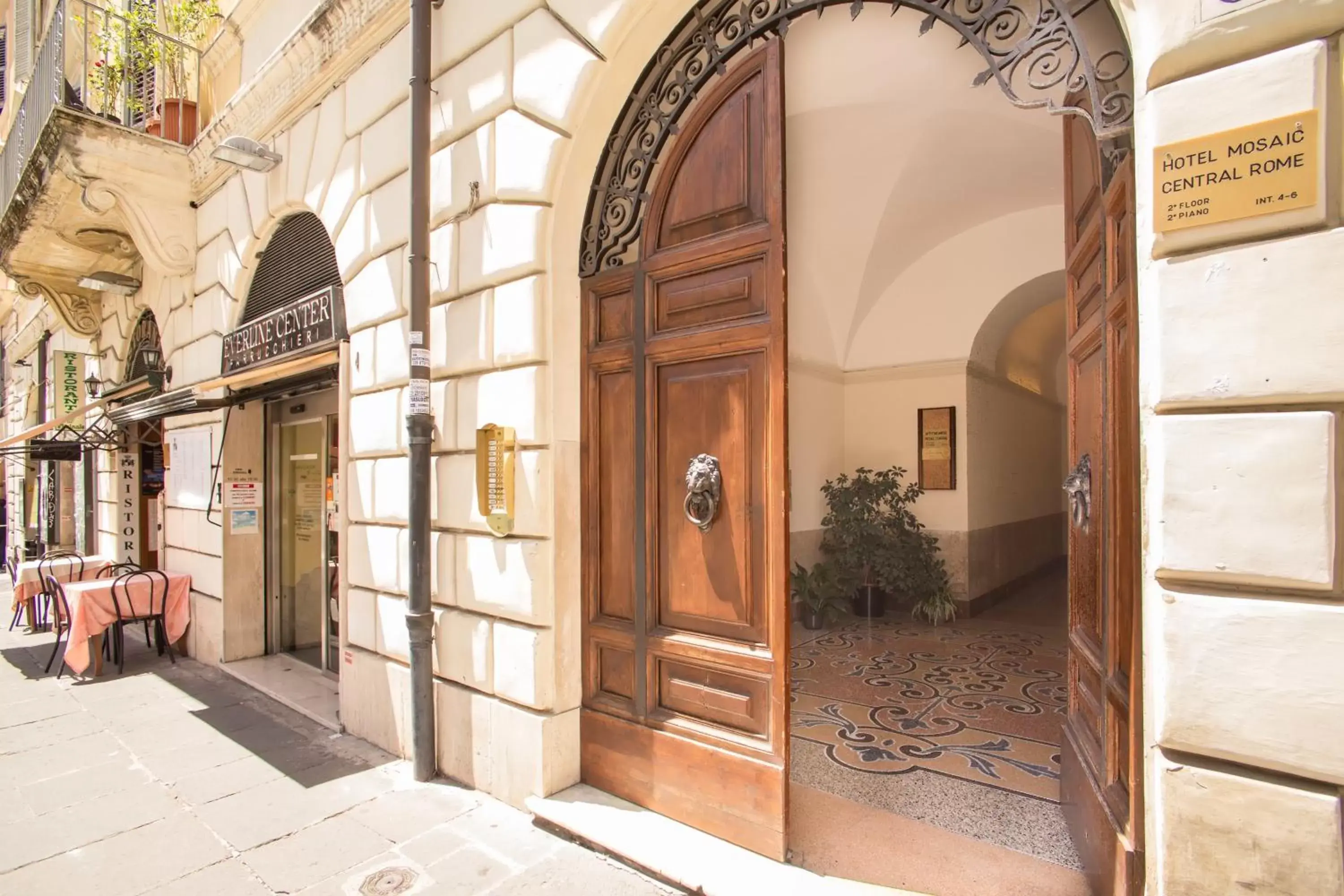 Facade/Entrance in Hotel Mosaic Central Rome