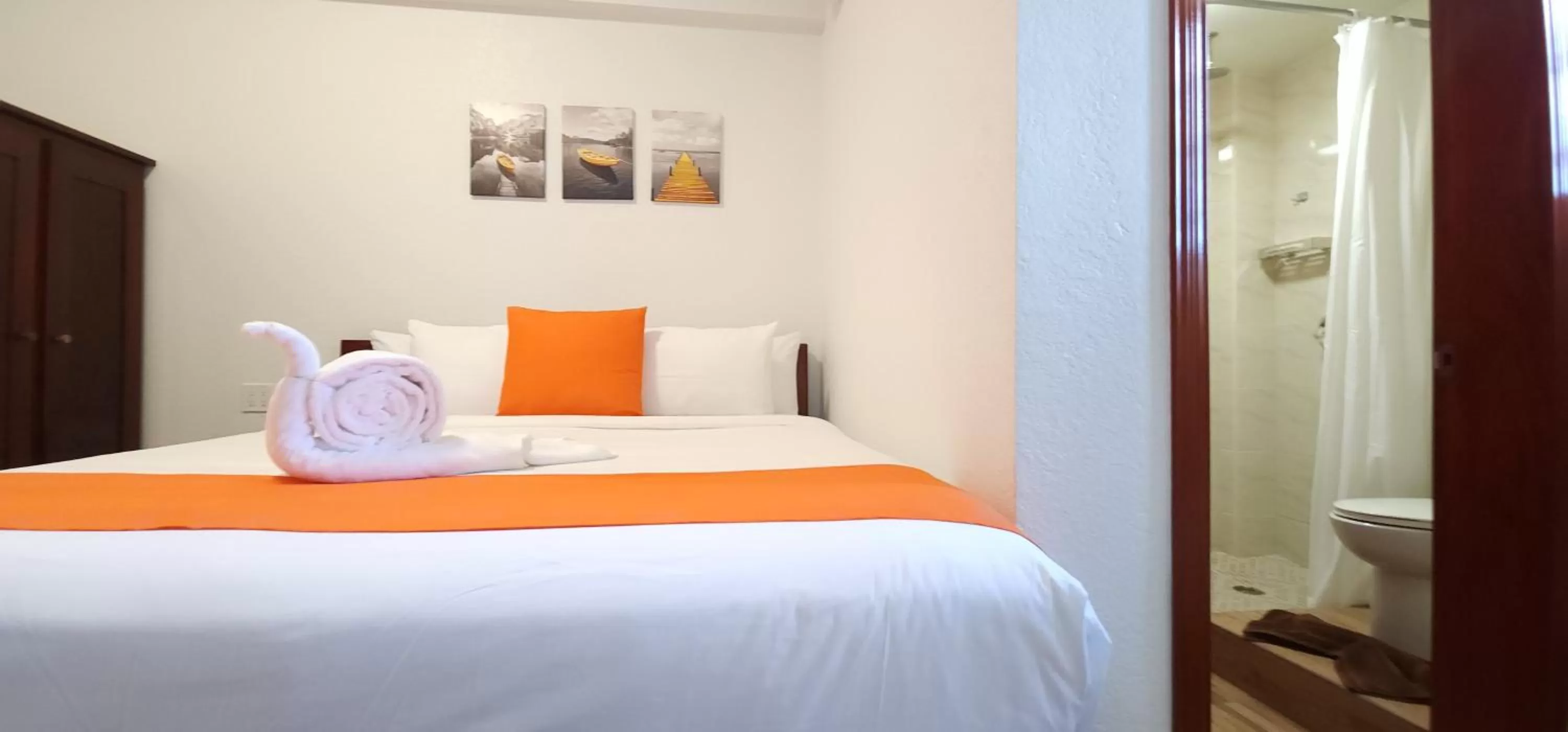 Bed in Voyager Sun & Reef Hotel